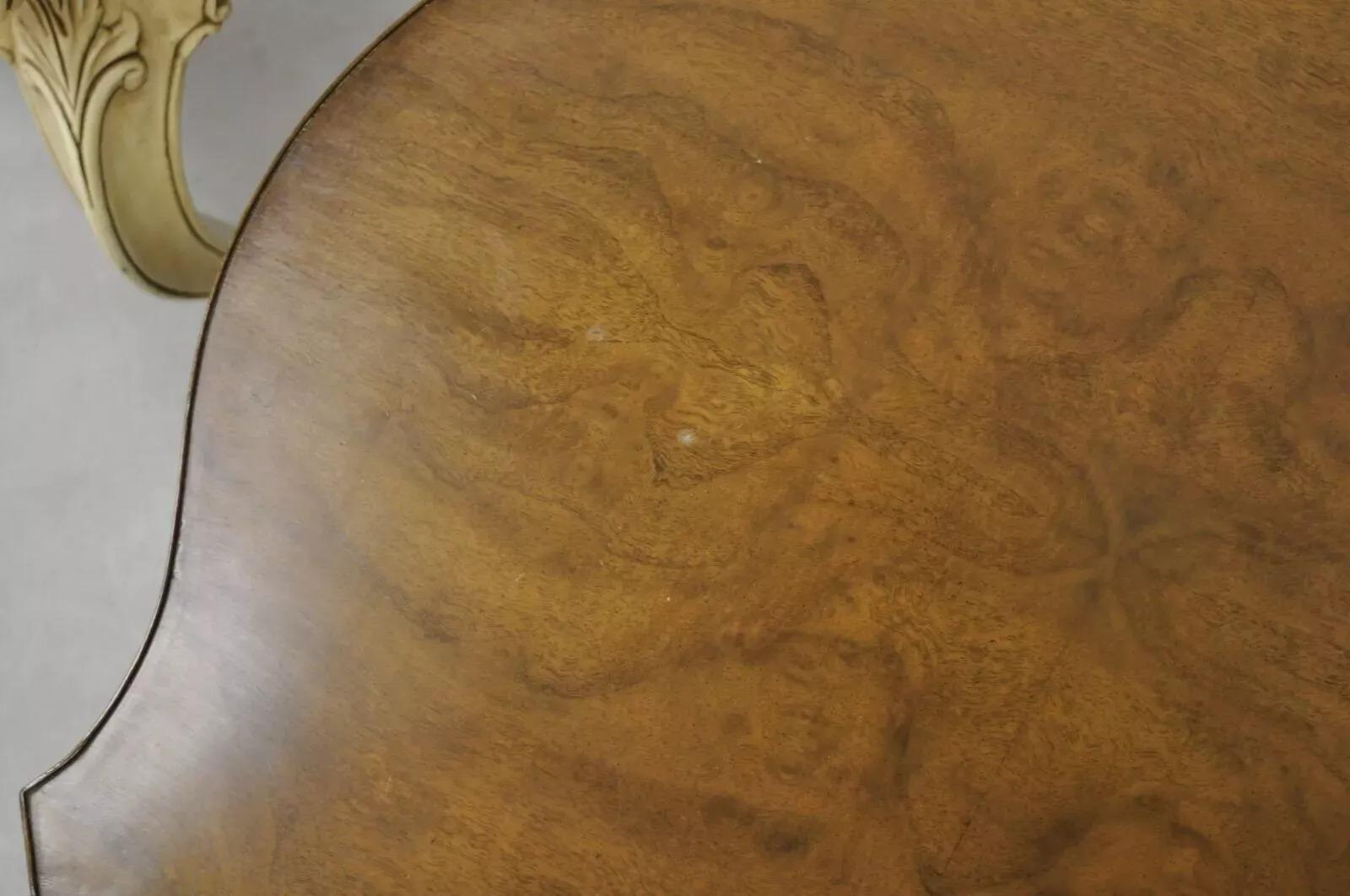 Karges Tables d'appoint en noyer de style Louis XV Provincial Regency - une paire en vente 1