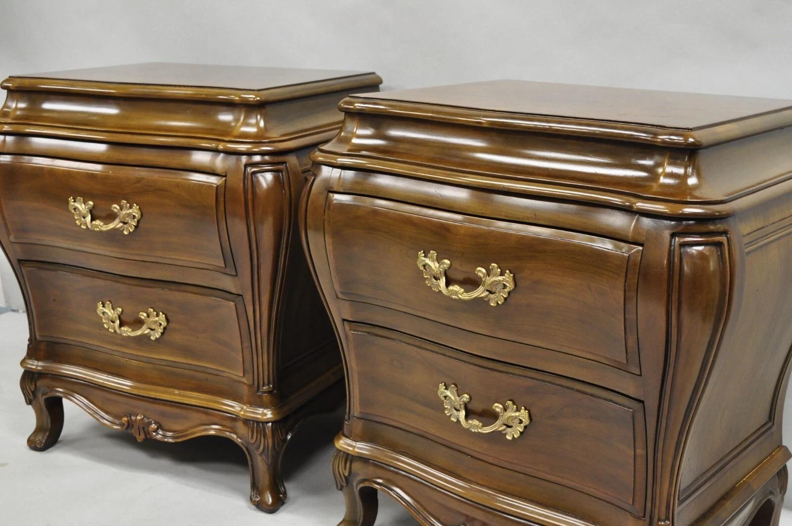 Karges French Louis XV Provincial Style Cherry Wood Bombe Nightstands - a Pair im Angebot 5