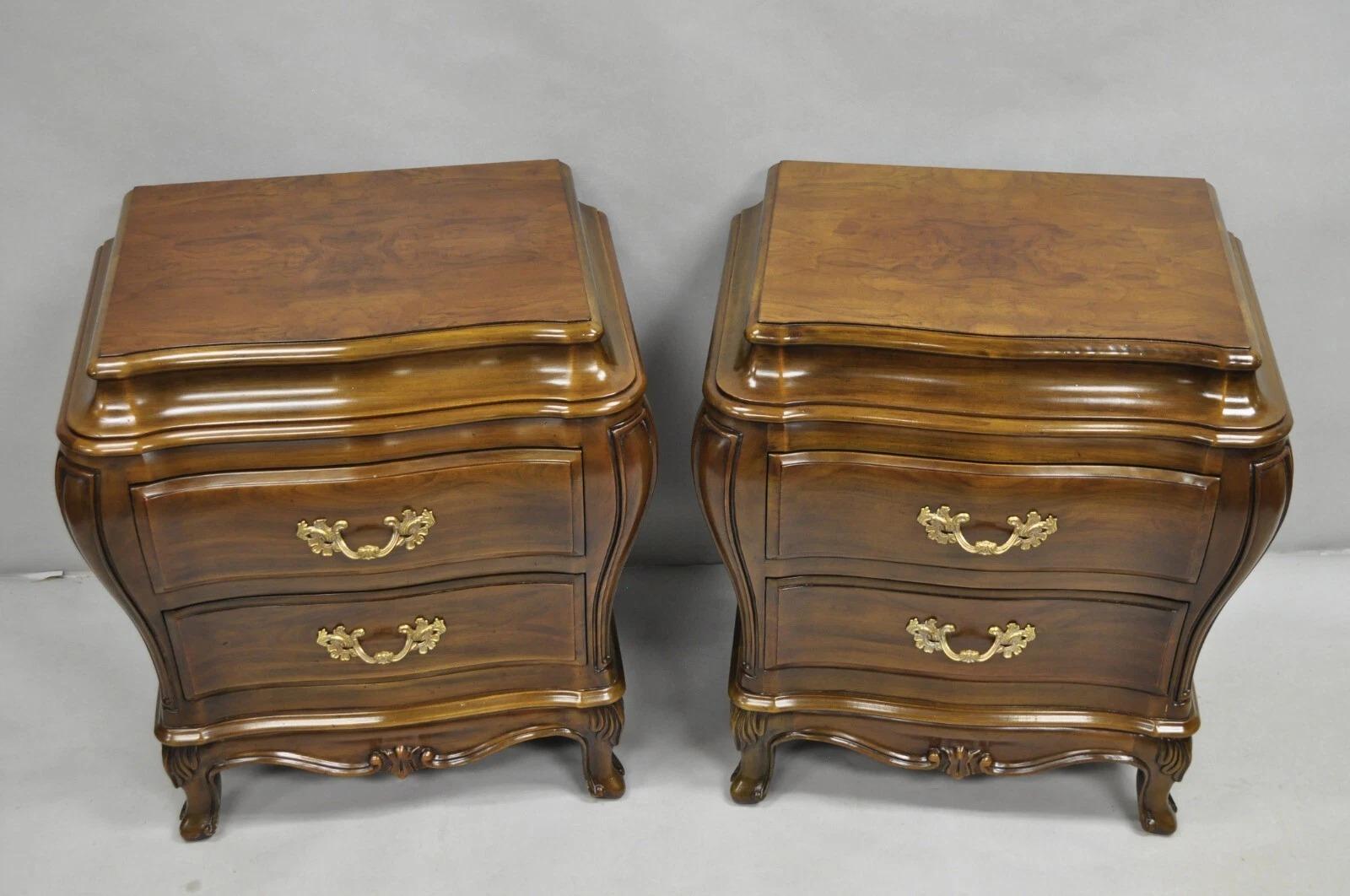 Karges French Louis XV Provincial Style Cherry Wood Bombe Nightstands - a Pair (Louis XV.) im Angebot