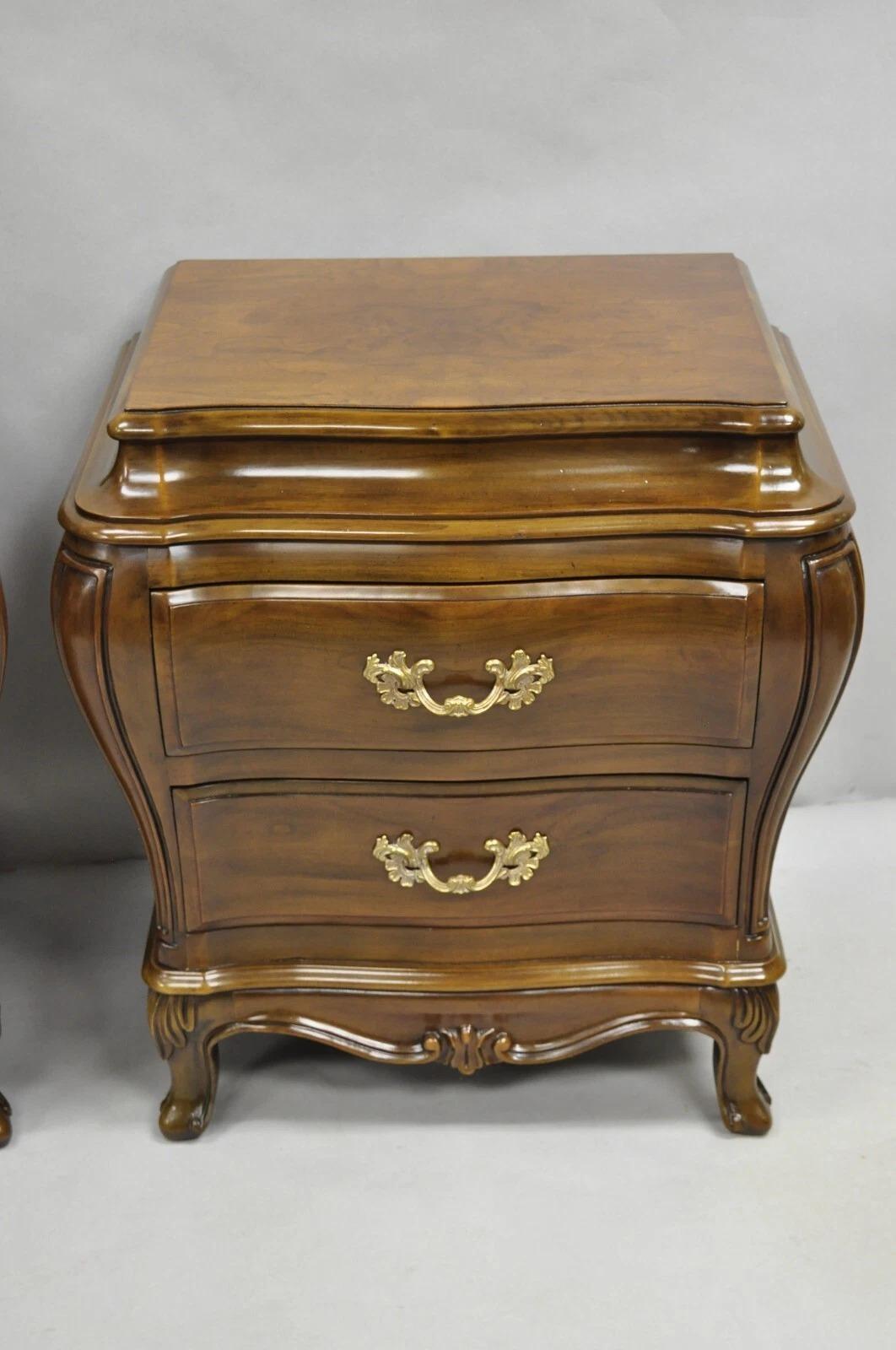 Karges French Louis XV Provincial Style Cherry Wood Bombe Nightstands - a Pair (Unbekannt) im Angebot