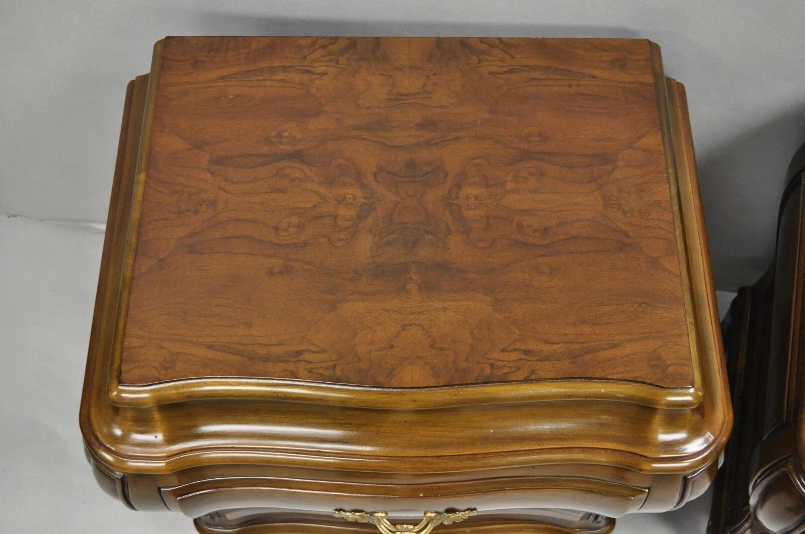 Karges French Louis XV Provincial Style Cherry Wood Bombe Nightstands - a Pair im Angebot 1