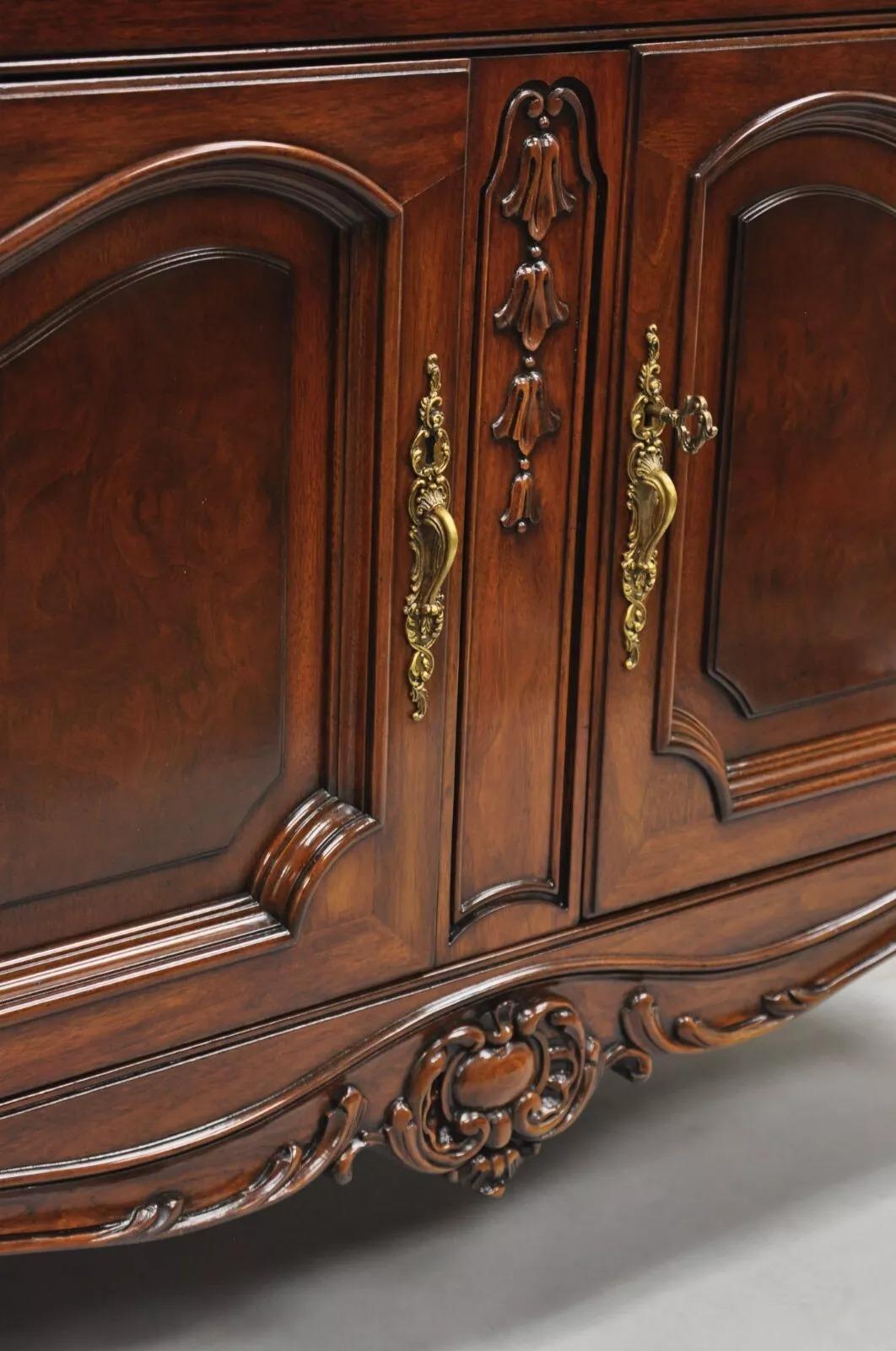 Karges Französischer geschnitzter Mahagoni-Holz-Barschrank im Louis-XV-Stil, Bar Rolling Buffetschrank im Angebot 4