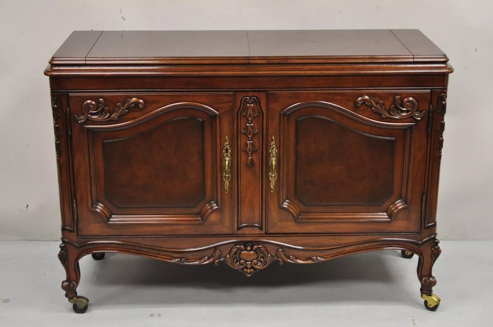 Karges Französischer geschnitzter Mahagoni-Holz-Barschrank im Louis-XV-Stil, Bar Rolling Buffetschrank im Angebot 6