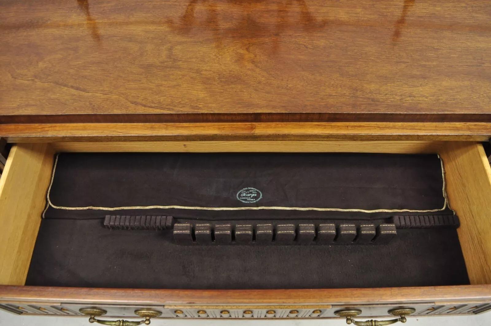 Credenza buffet in mogano in stile neoclassico francese con urna in ottone (a) Gallery in vendita 3