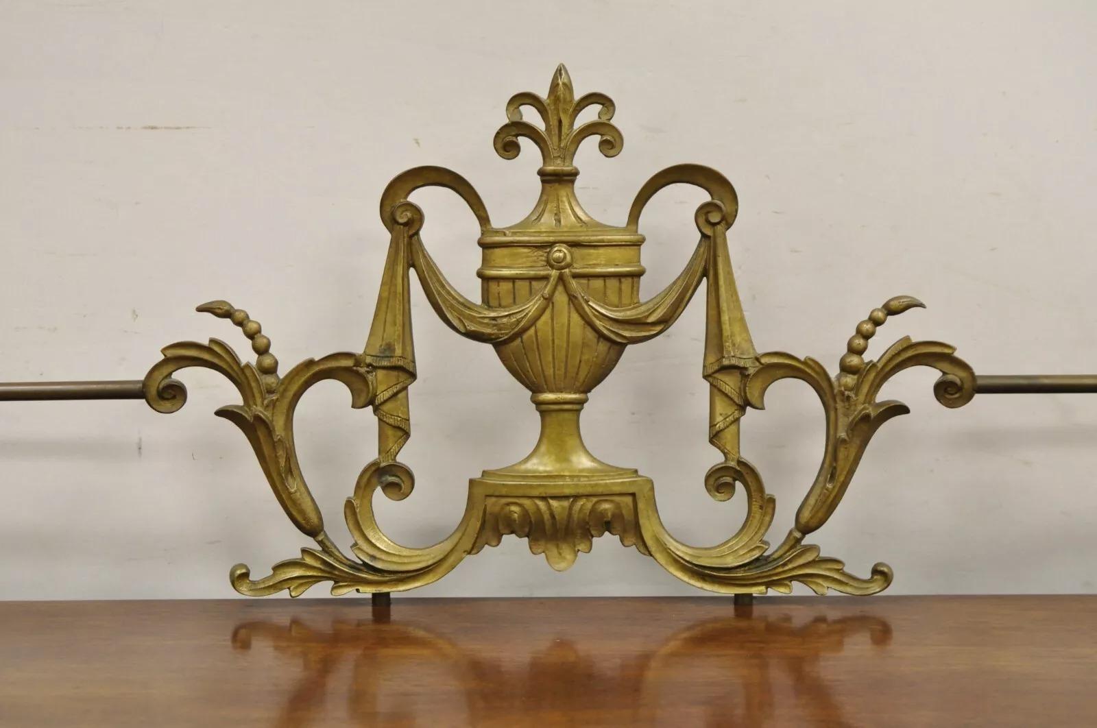 Sconosciuto Credenza buffet in mogano in stile neoclassico francese con urna in ottone (a) Gallery in vendita