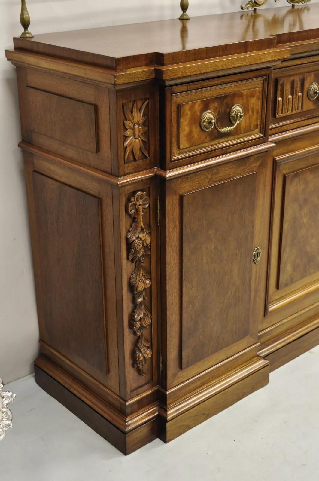 Mogano Credenza buffet in mogano in stile neoclassico francese con urna in ottone (a) Gallery in vendita