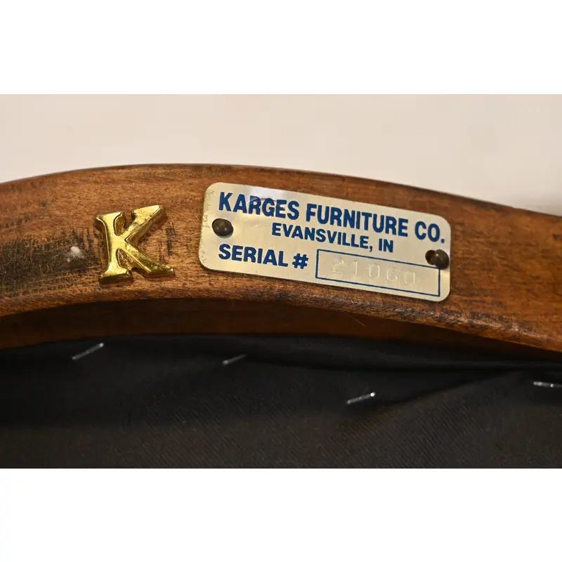 Karges Sedie da pranzo in legno di noce intagliato Luigi XV, Set di otto sedie in vendita 4