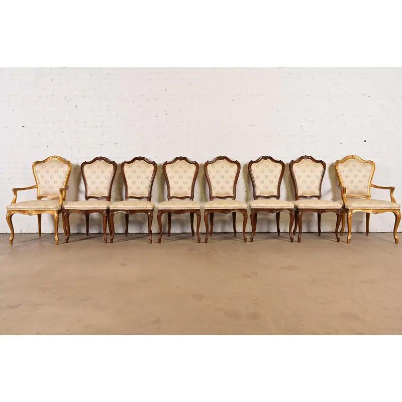 Un eccezionale set di otto sedie da pranzo in stile French Rococo o French Provincial Louis XV

Da Karges Furniture

USA, circa anni '1980

Splendide cornici in noce massiccio dorate e intagliate, con sedili e schienali imbottiti.

Misure: 
Sedie