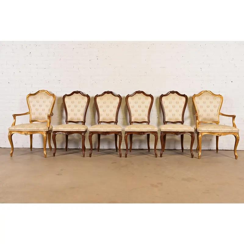 Provincial français Karges Chaises de salle à manger Louis XV en noyer sculpté, série de six en vente