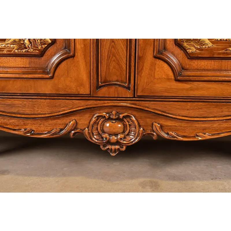 Karges Aparador Credenza Francés Luis XV Chinoiserie Nogal Burled en venta 4
