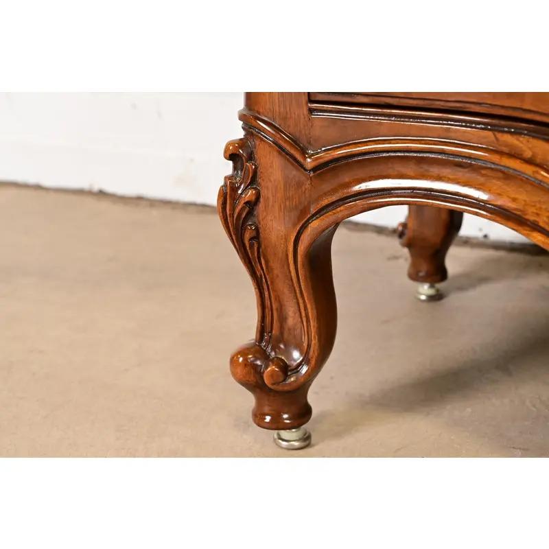 Karges Aparador Credenza Francés Luis XV Chinoiserie Nogal Burled en venta 5