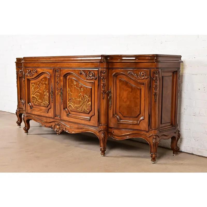 Karges Aparador Credenza Francés Luis XV Chinoiserie Nogal Burled Estadounidense en venta
