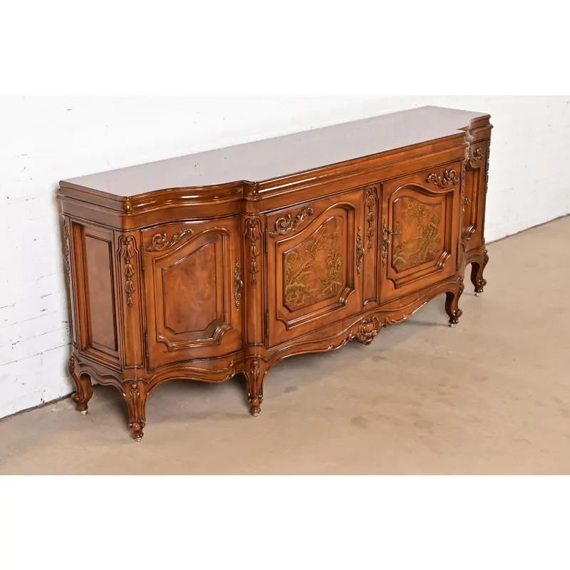 Karges Aparador Credenza Francés Luis XV Chinoiserie Nogal Burled finales del siglo XX en venta