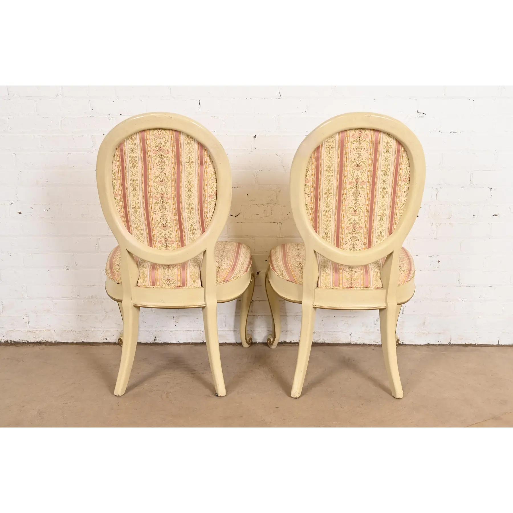 Karges Französisch Provincial Louis XV Creme lackiert und Gold vergoldet Esszimmerstühle im Angebot 2