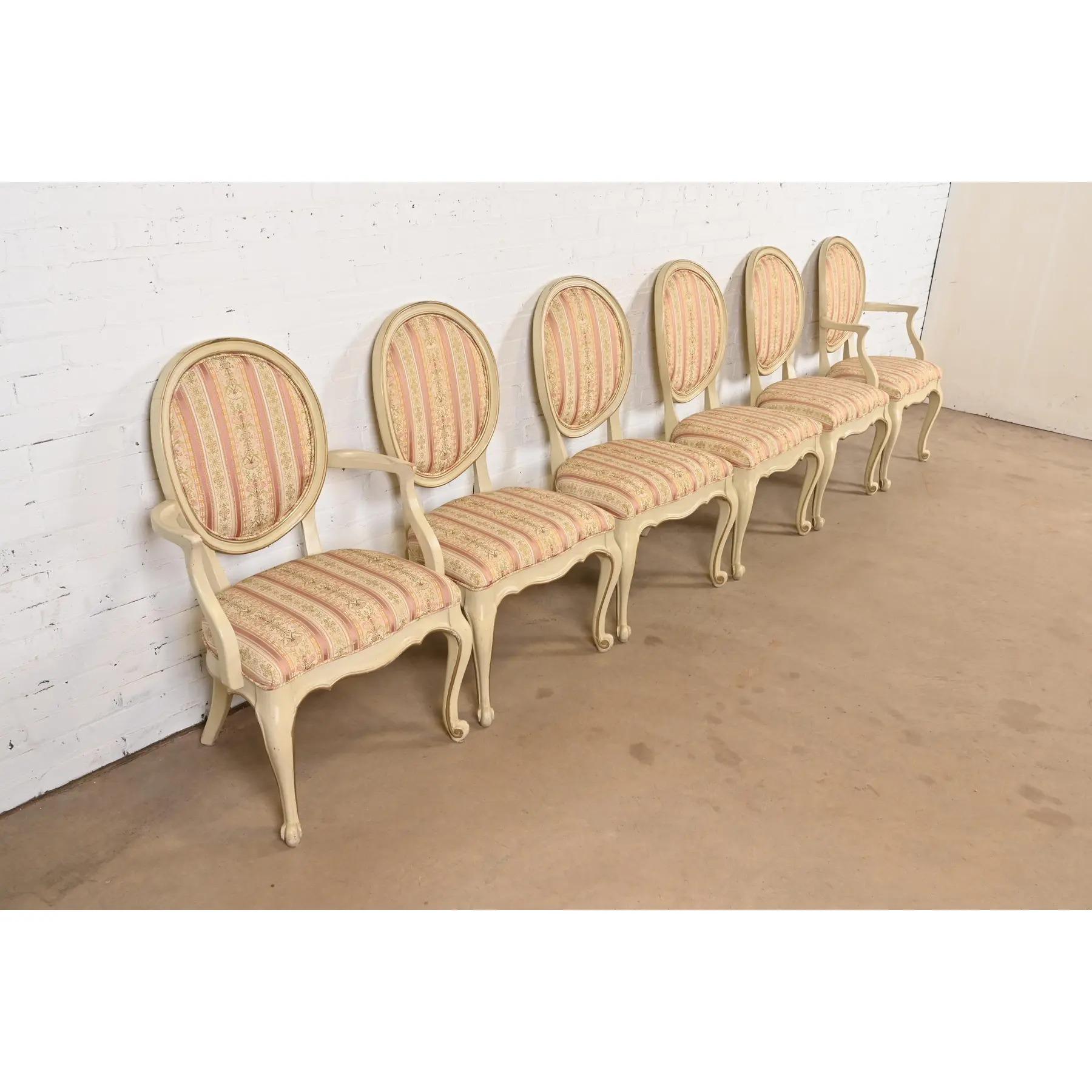 Karges Sillas de Comedor Luis XV Provinciales Francesas Lacadas en Crema y Doradas en Oro Estadounidense en venta