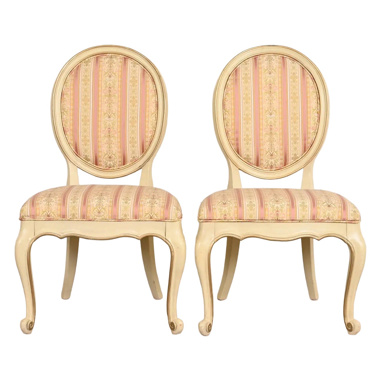 Karges Französisch Provincial Louis XV Creme lackiert und Gold vergoldet Esszimmerstühle