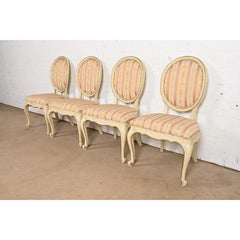 Karges Französisch Provincial Louis XV Creme lackiert und Gold vergoldet Esszimmerstühle