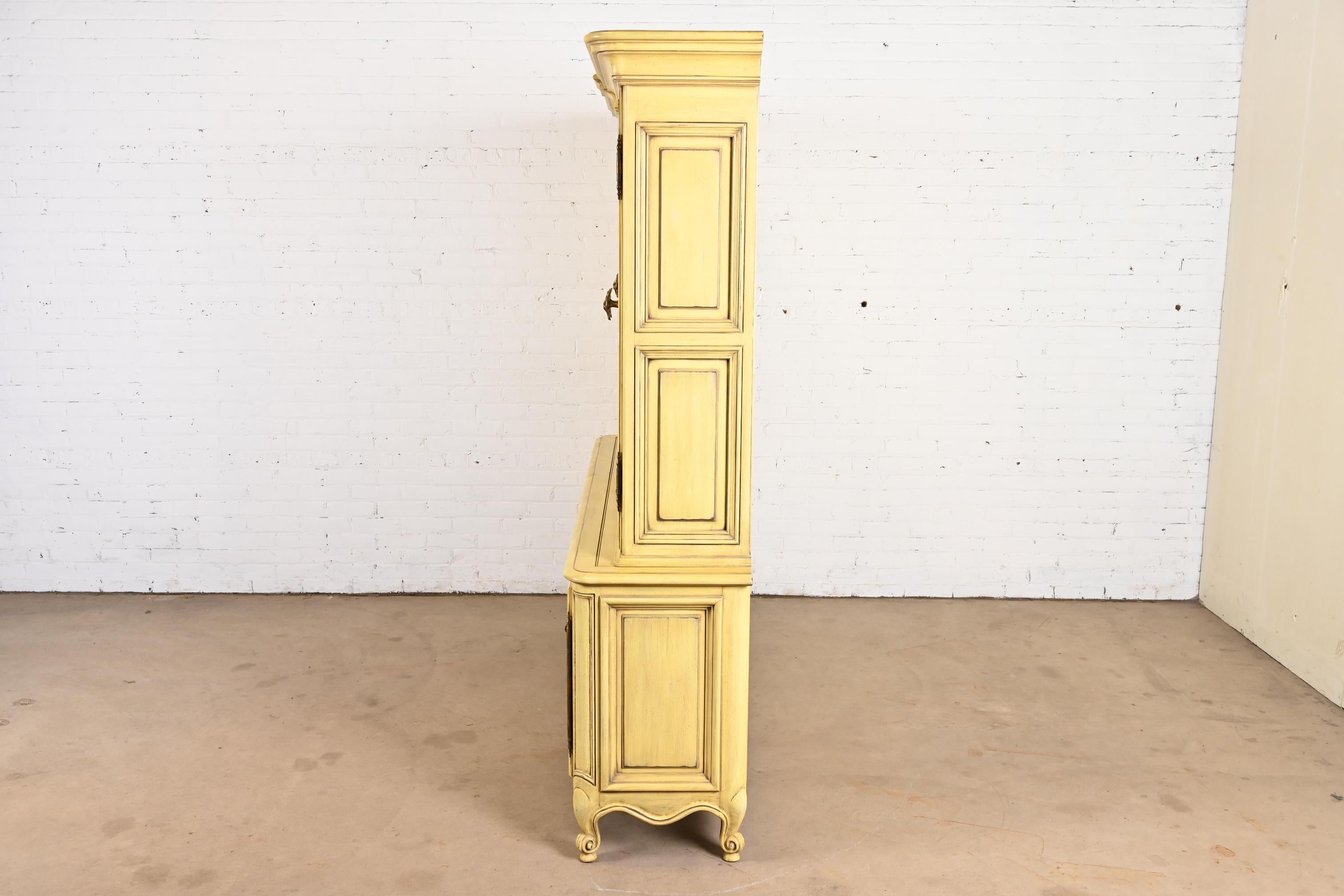 Karges French Provincial Louis XV Cream Lacquered Breakfront Bookcase Cabinet For Sale 5