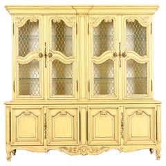 Karges Französische Provence Louis XV Creme lackierter Bücherregalschrank mit Breakfront