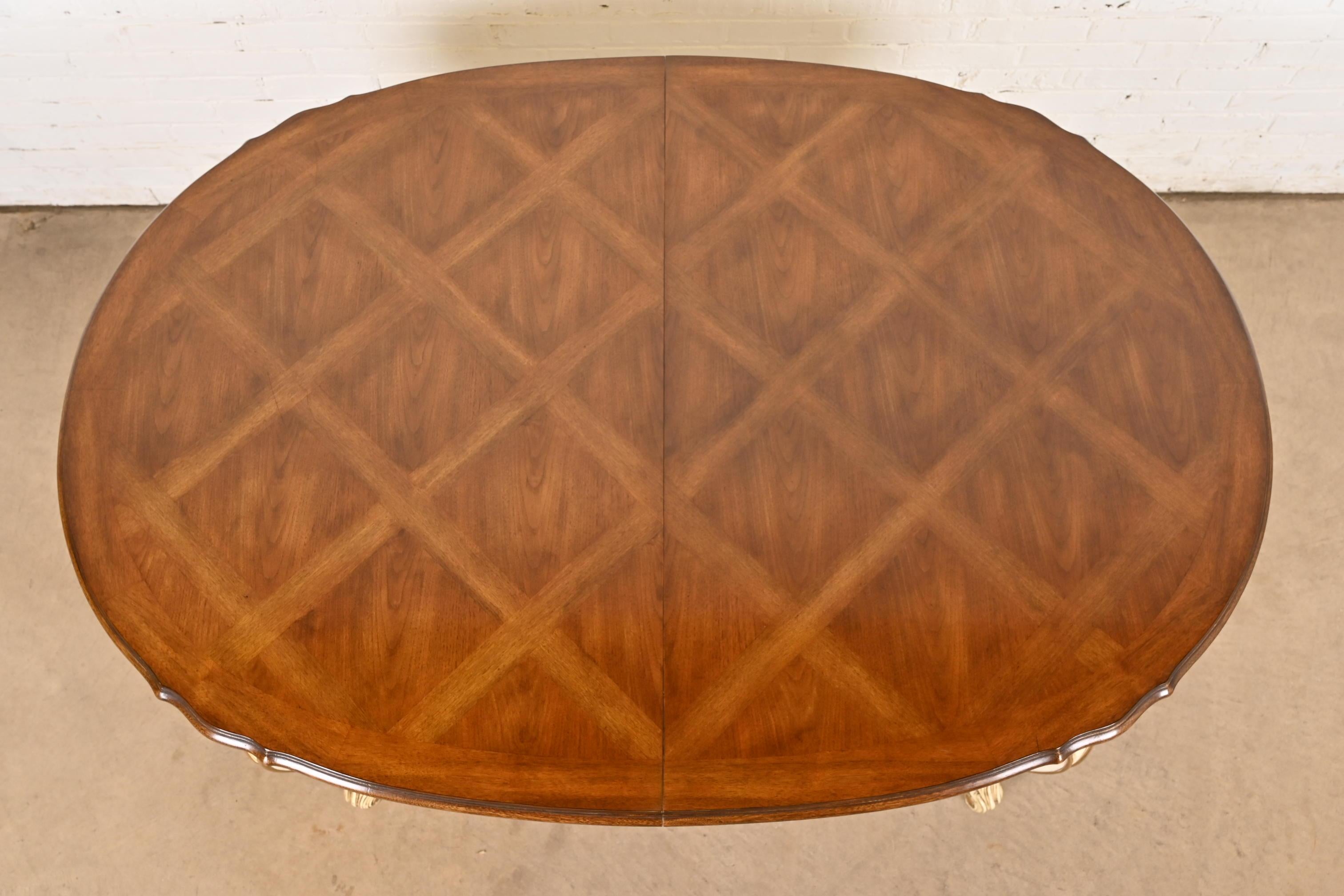 Karges French Provincial Louis XV Walnut and Parcel Painted Dining Table im Angebot 3