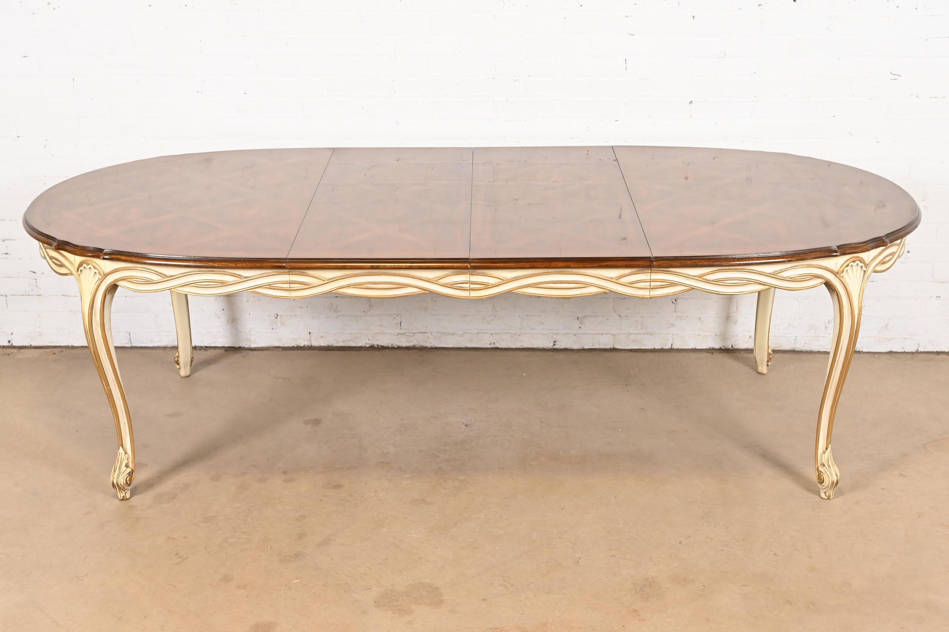 Karges French Provincial Louis XV Walnut and Parcel Painted Dining Table (Louis XV.) im Angebot