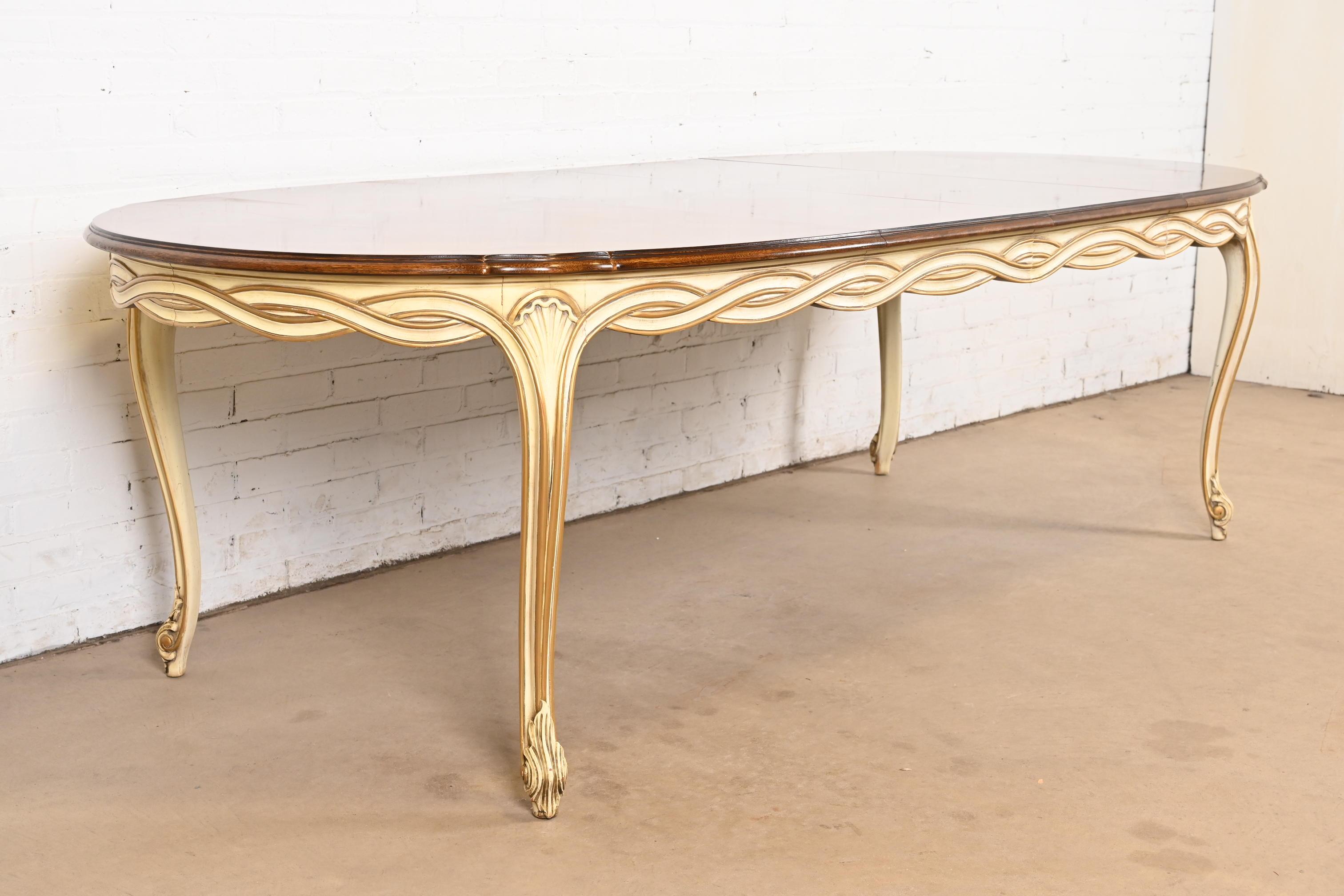 Karges French Provincial Louis XV Walnut and Parcel Painted Dining Table im Zustand „Gut“ im Angebot in South Bend, IN