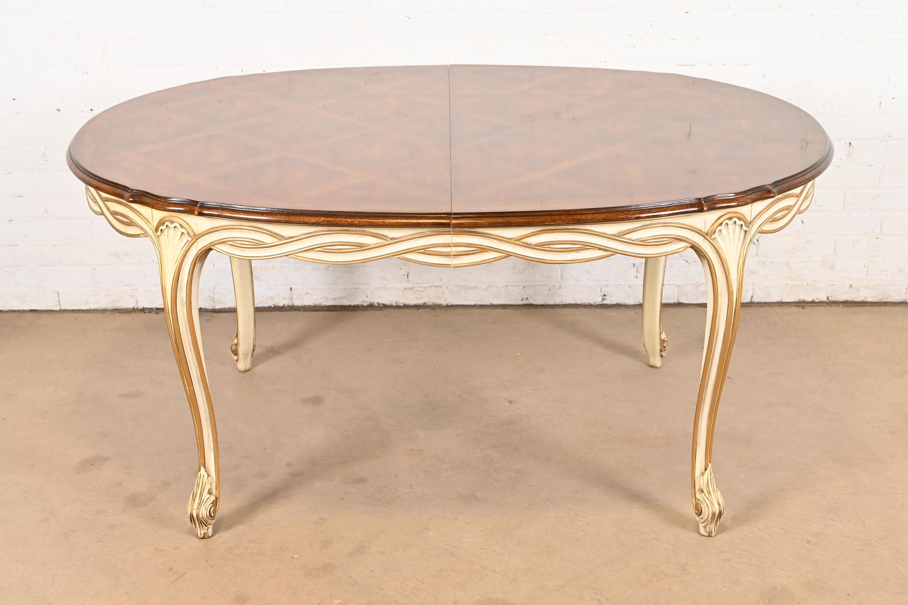 Karges French Provincial Louis XV Walnut and Parcel Painted Dining Table im Angebot 1