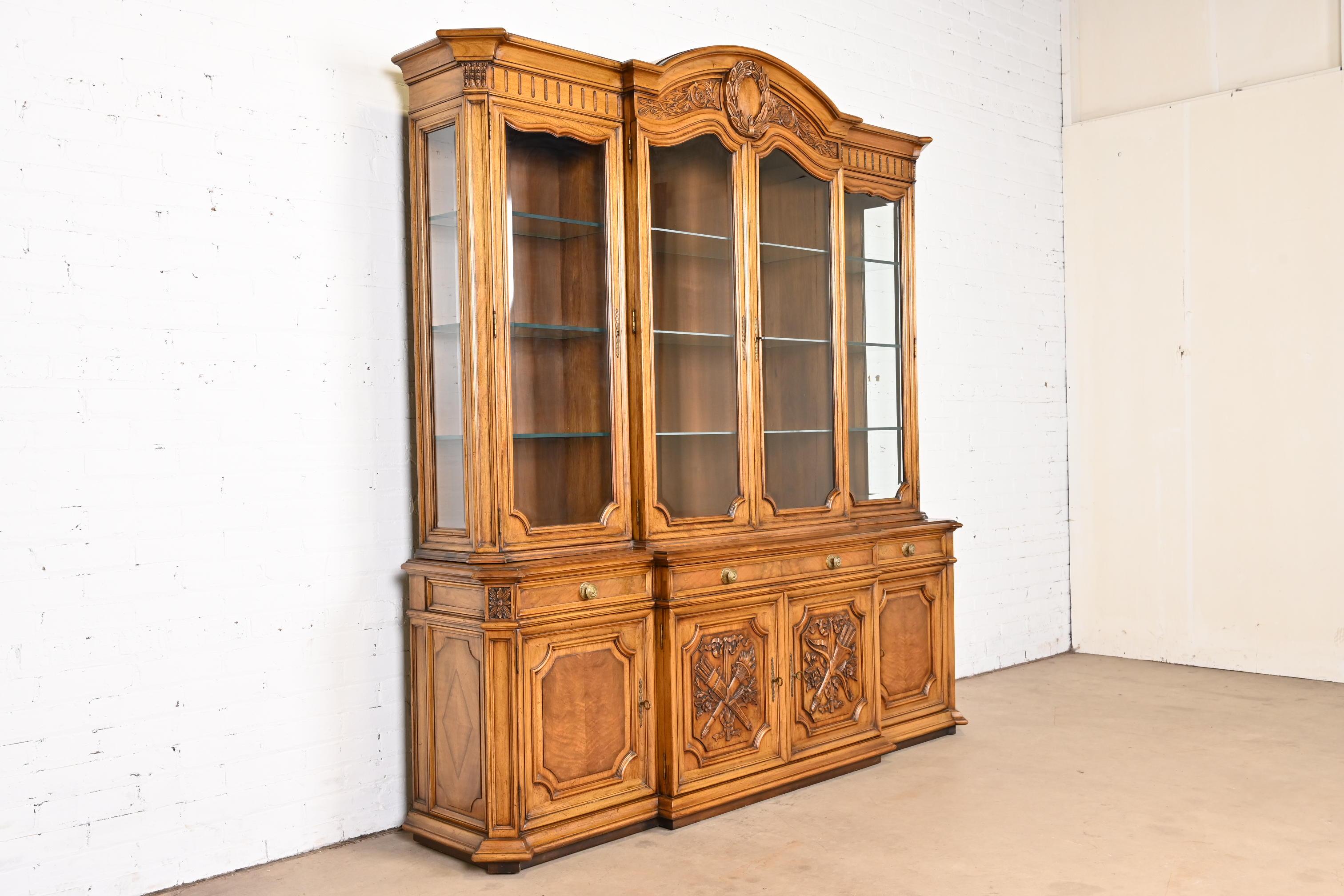 Karges French Regency Louis XVI Burled Walnut Breakfront Bookcase Cabinet, 1960s In Good Condition For Sale In South Bend, IN