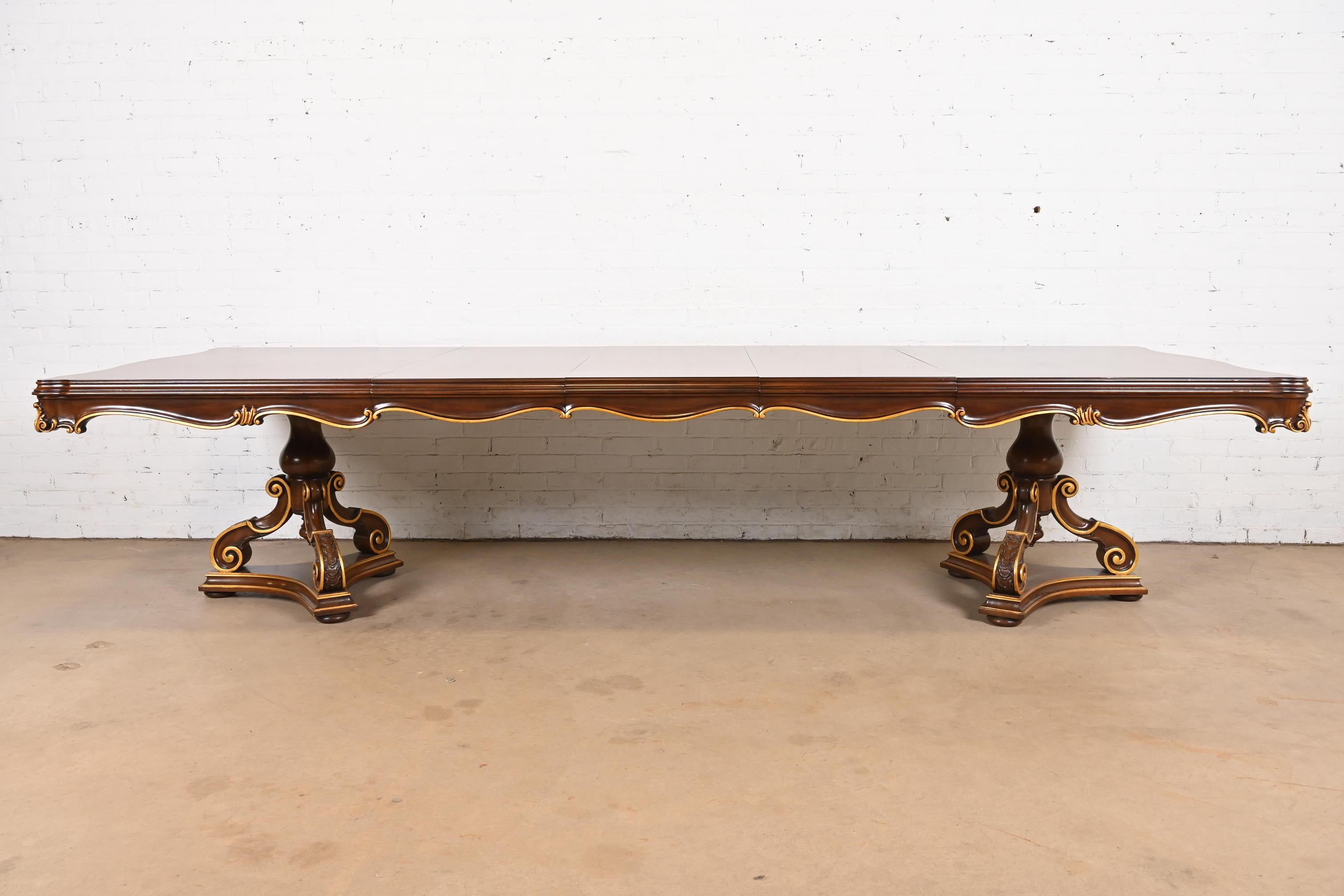 Karges Table de salle à manger à double piédestal en noyer ronceux Louis XVI Régence française Bon état - En vente à South Bend, IN