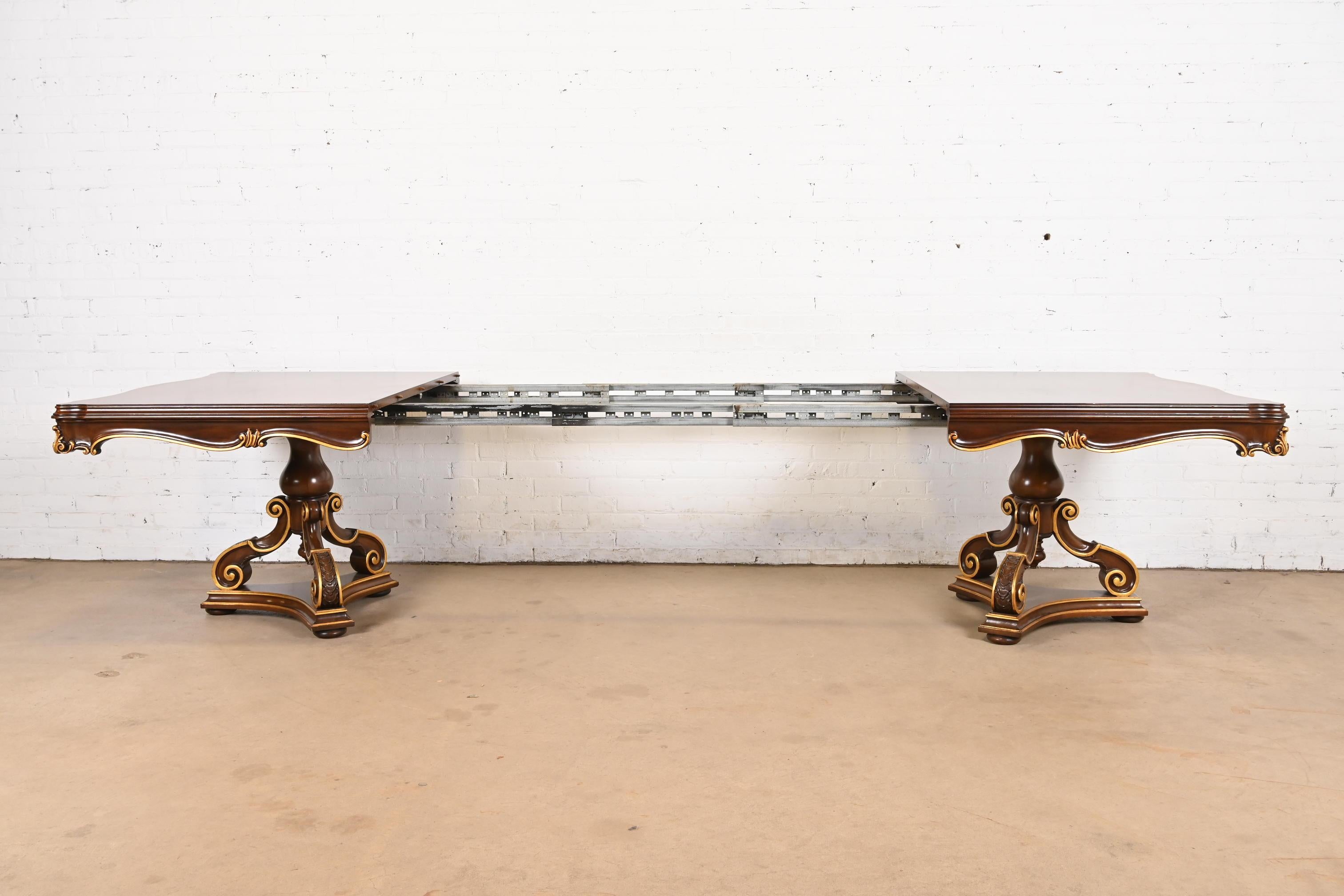 Karges Table de salle à manger à double piédestal en noyer ronceux Louis XVI Régence française en vente 1