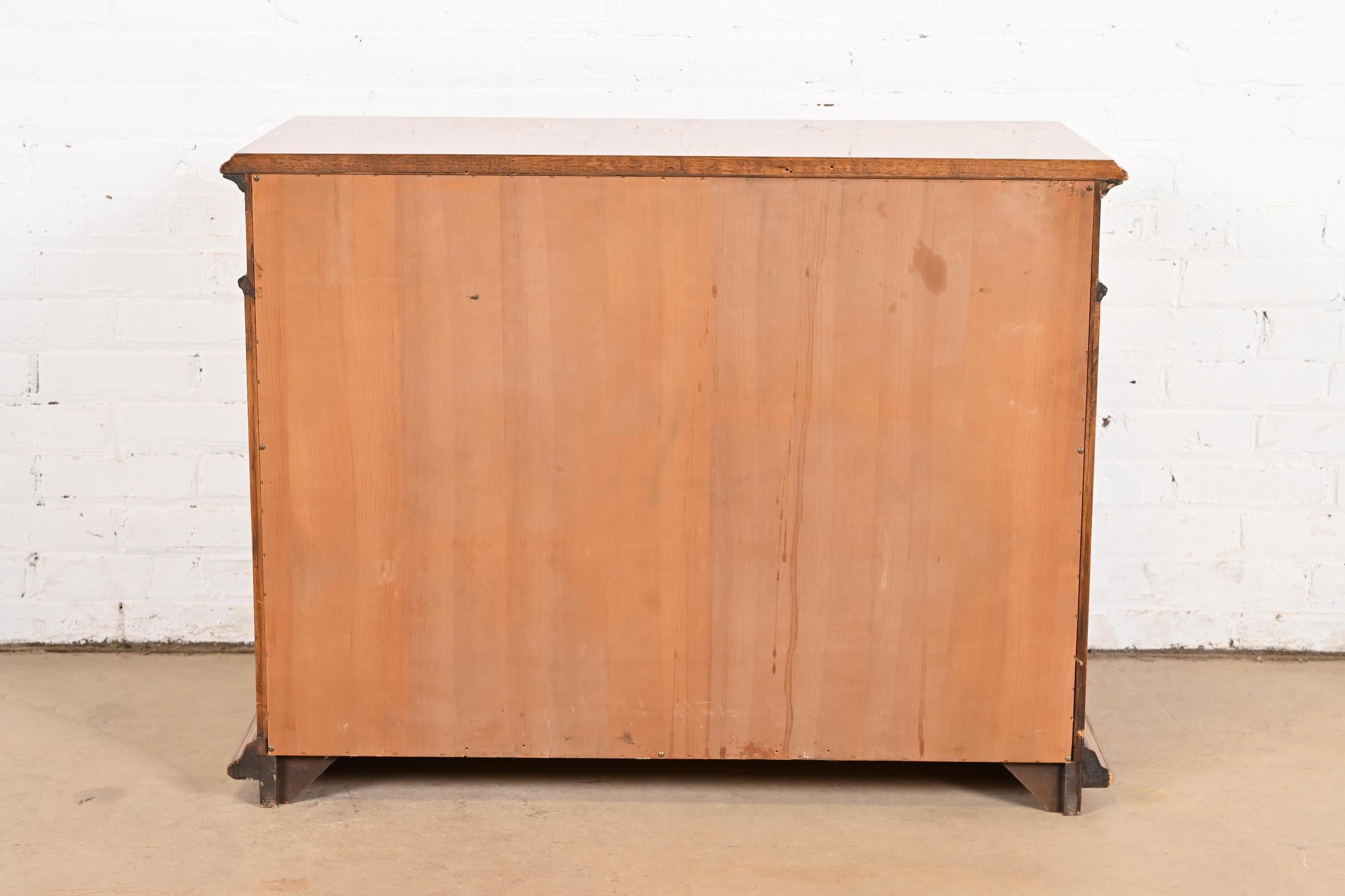 Karges Credenza francese Regency Luigi XVI in legno di noce burlato o mobile bar in vendita 6