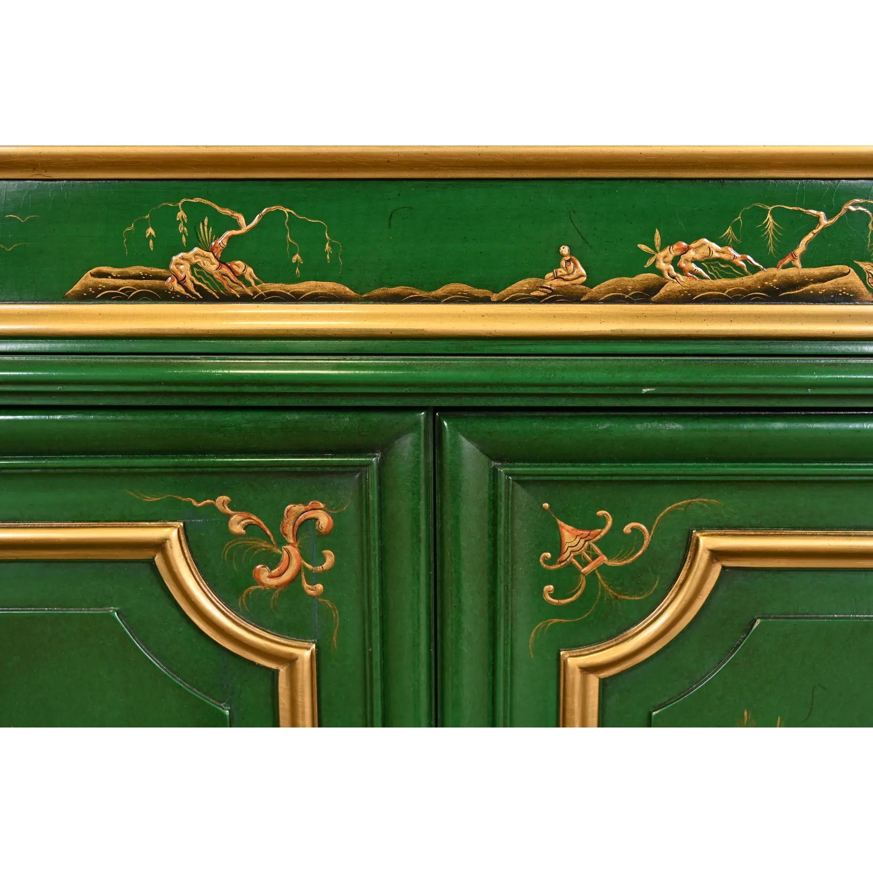 Libreria illuminata Karges French Regency Louis XVI Chinoiserie verde laccata in vendita 3