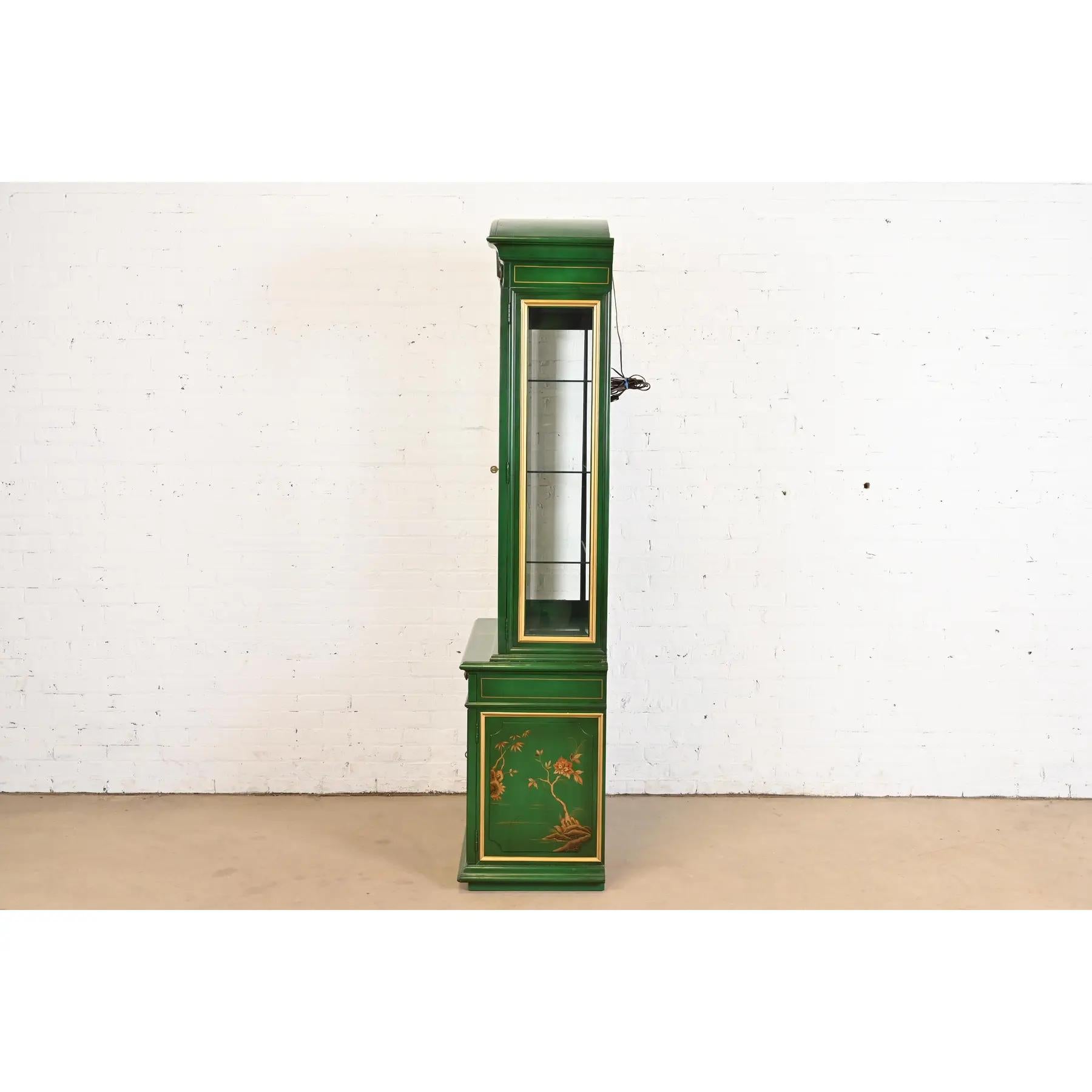 Libreria illuminata Karges French Regency Louis XVI Chinoiserie verde laccata in vendita 4