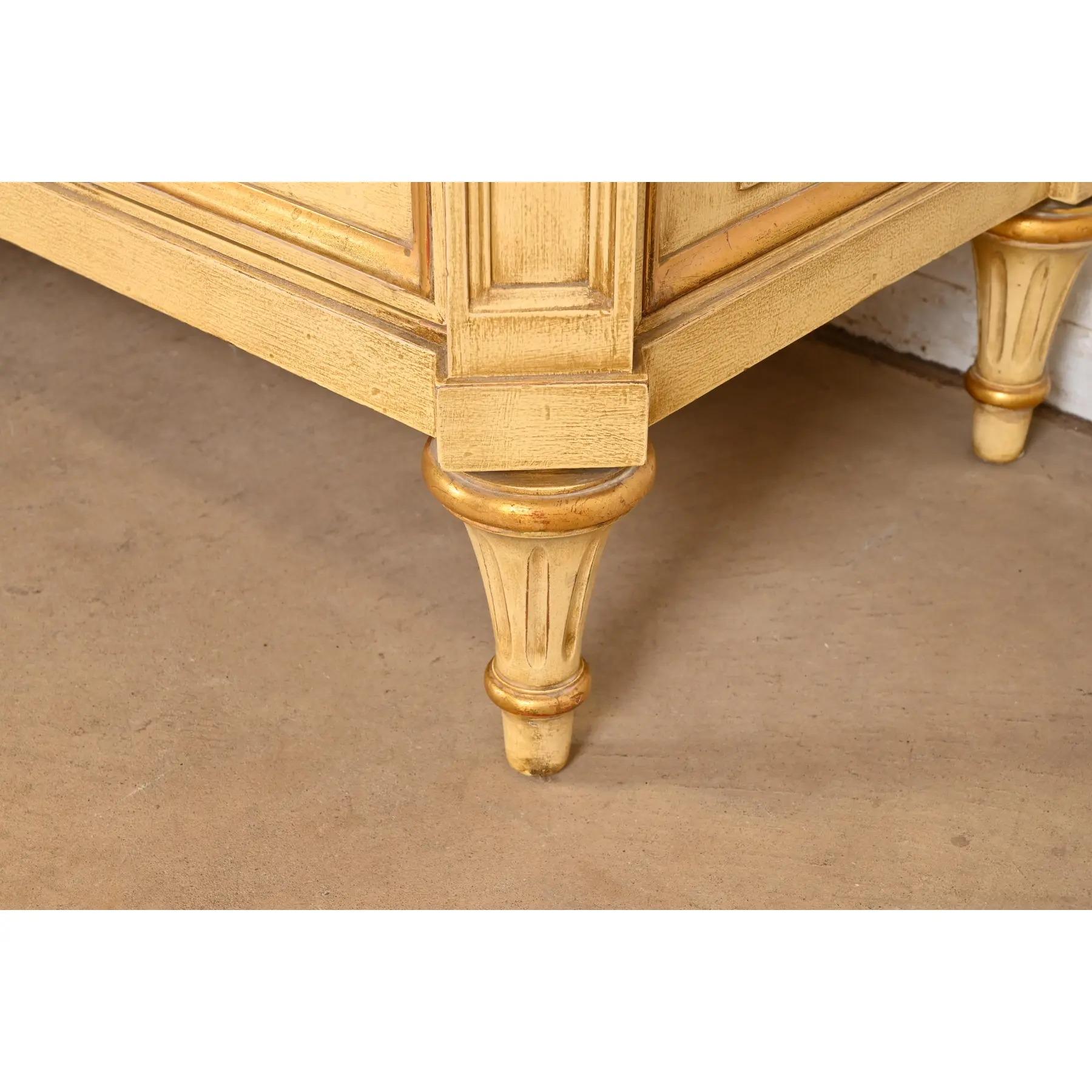 Karges Französisch Regency Louis XVI Creme lackiert und Gold vergoldet Kommode im Angebot 4