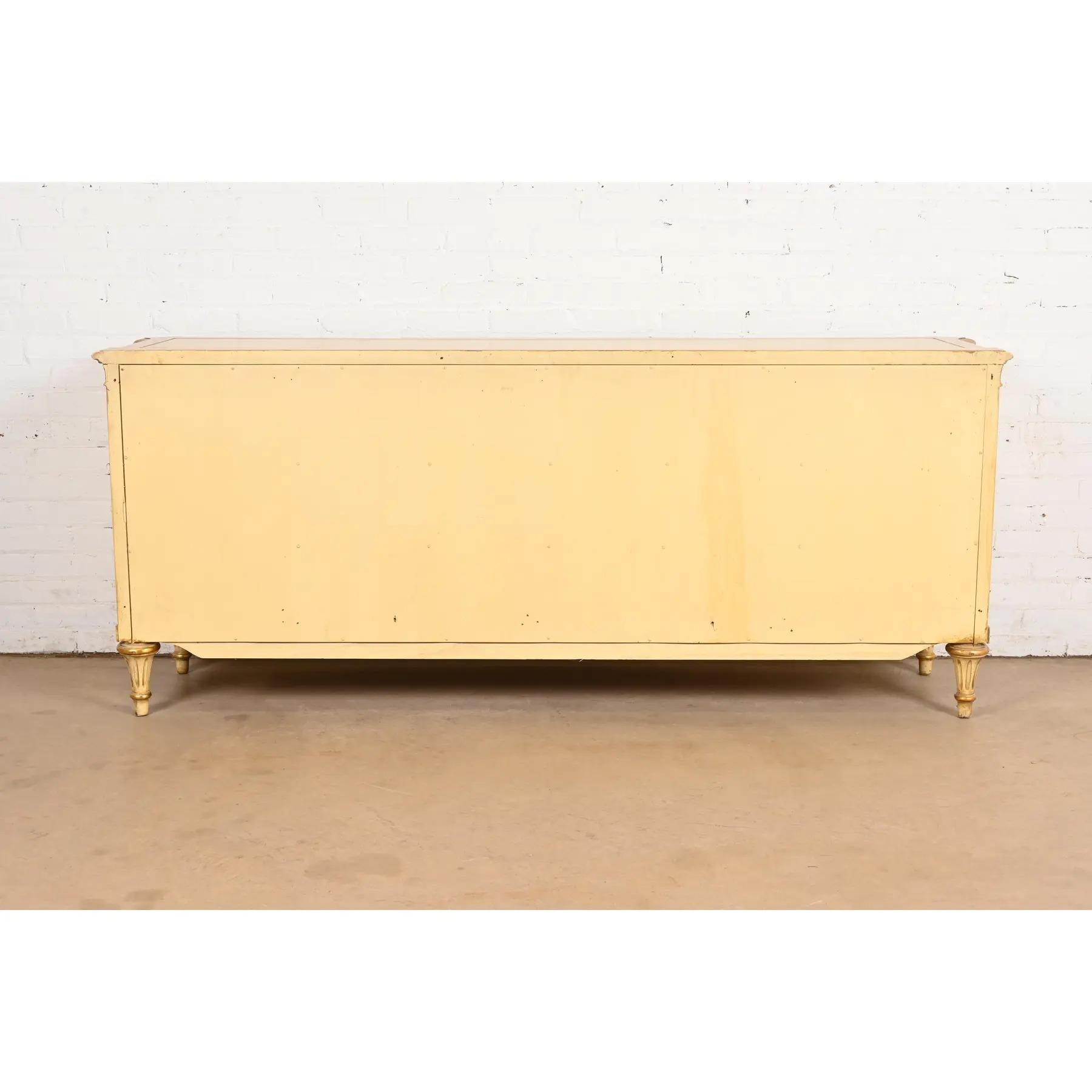 Karges Französisch Regency Louis XVI Creme lackiert und Gold vergoldet Kommode im Angebot 7