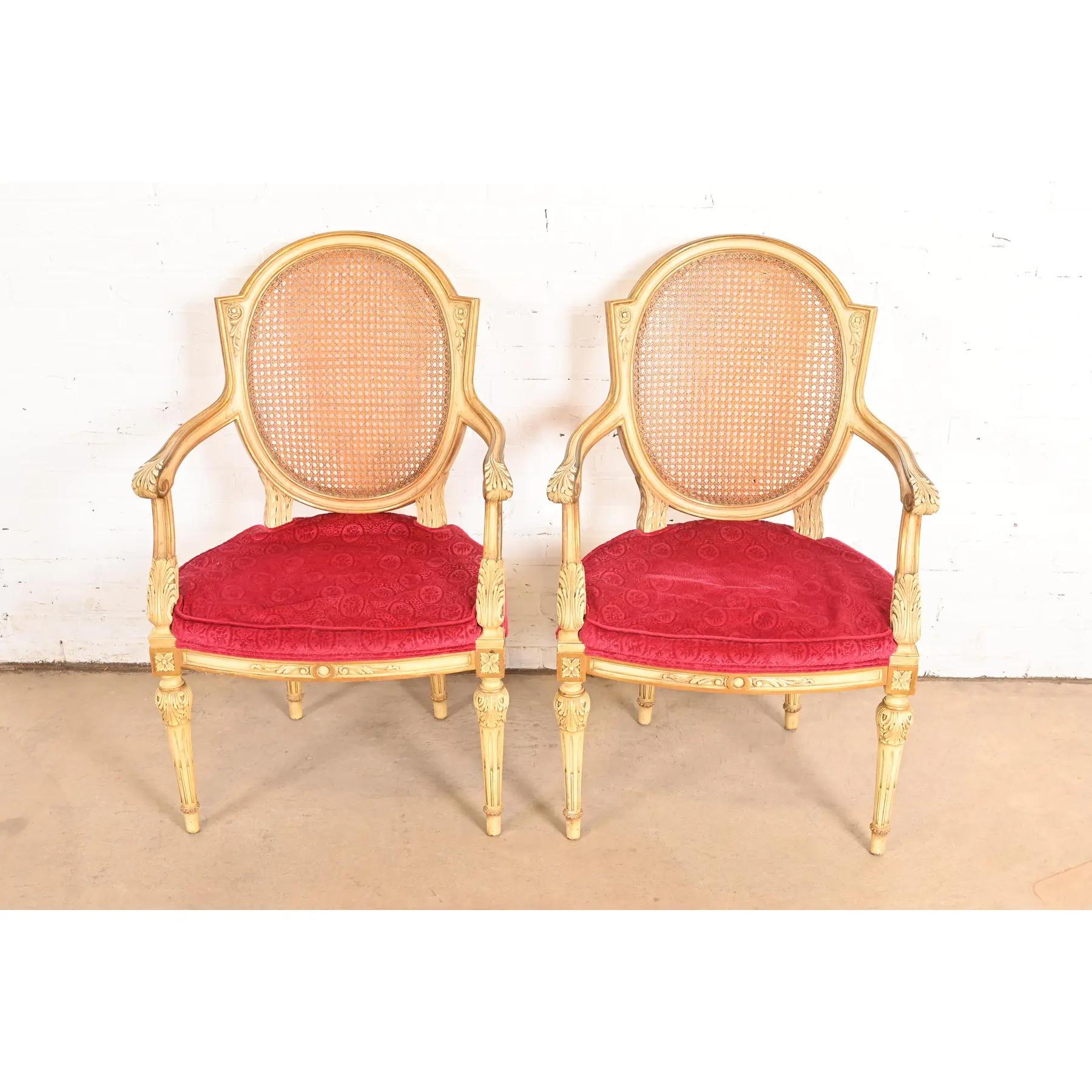 Karges Französisch Regency Louis XVI Creme lackiert Nussbaum und Cane zurück Sessel (Louis XVI.) im Angebot