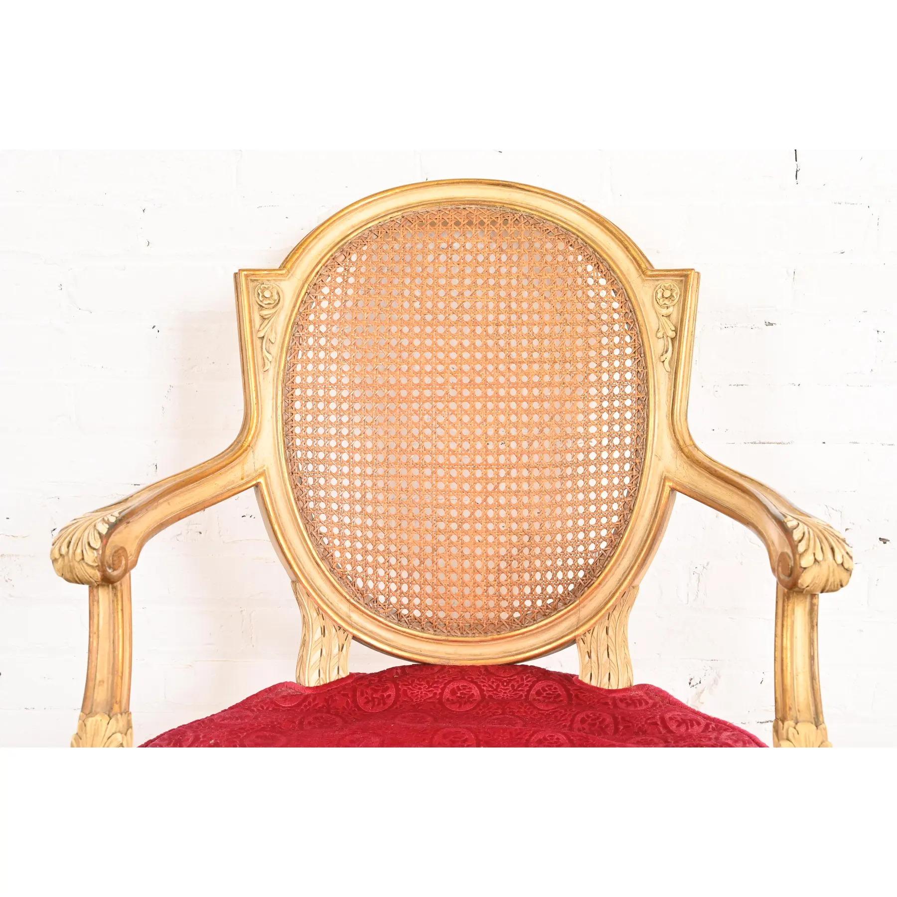 Karges Französisch Regency Louis XVI Creme lackiert Nussbaum und Cane zurück Sessel (Polster) im Angebot