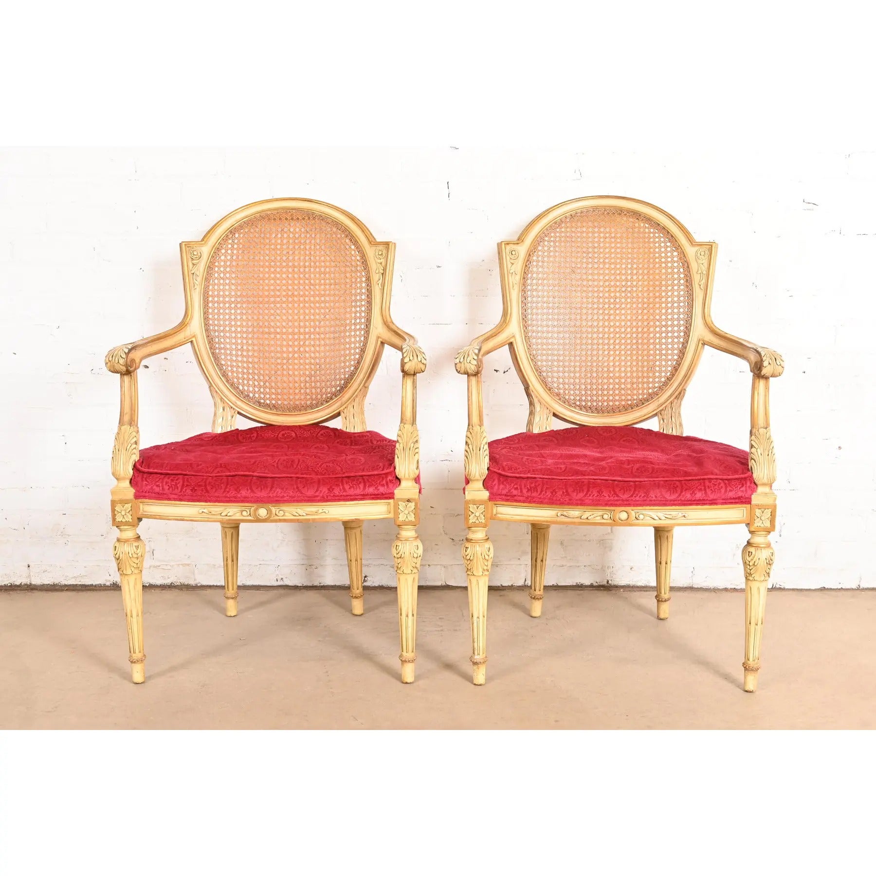 Karges Französisch Regency Louis XVI Creme lackiert Nussbaum und Cane zurück Sessel