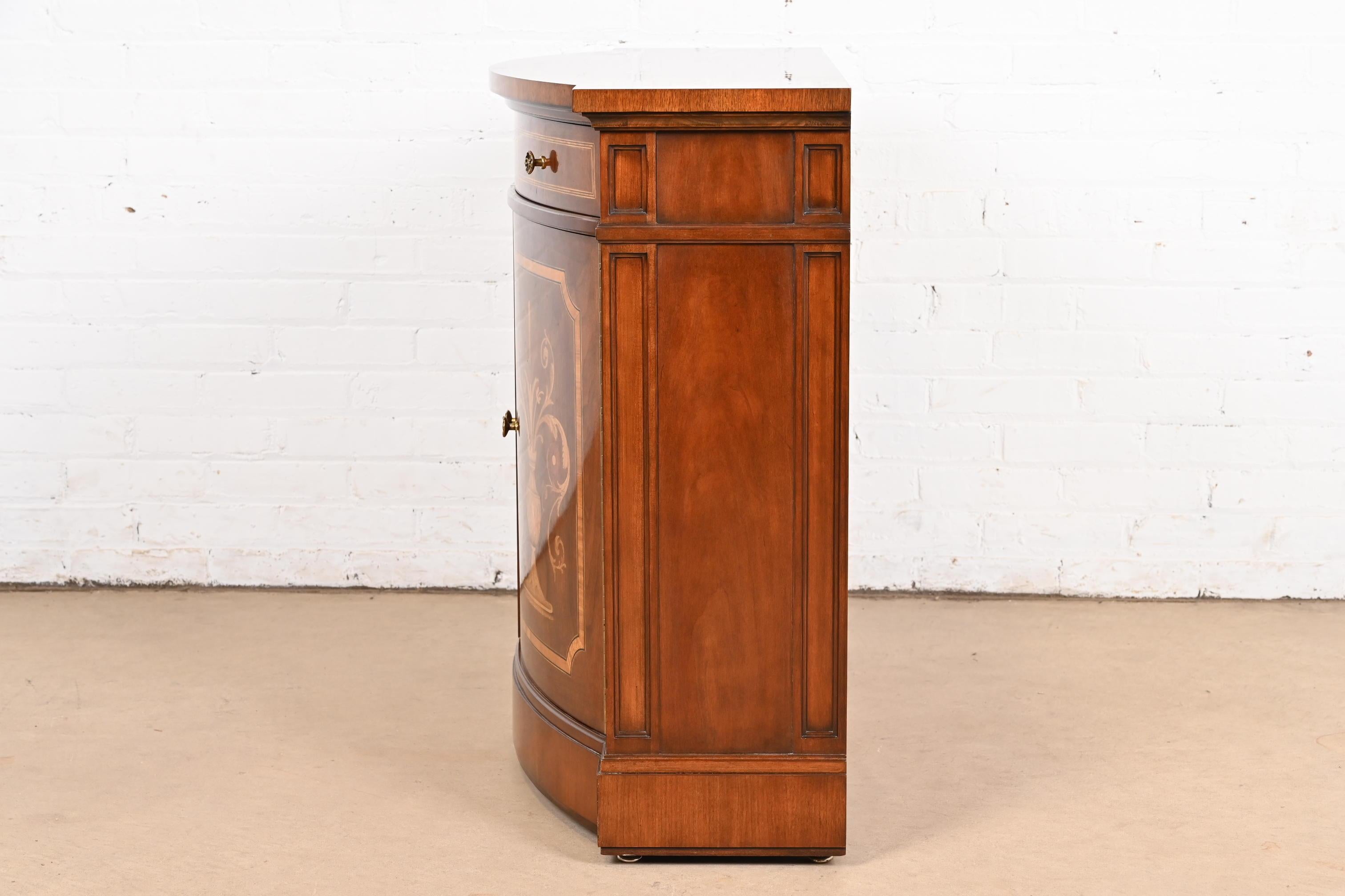 Karges Französisch Regency Louis XVI Mahagoni Intarsien-Buffetserviergeschirr mit Intarsien im Angebot 4
