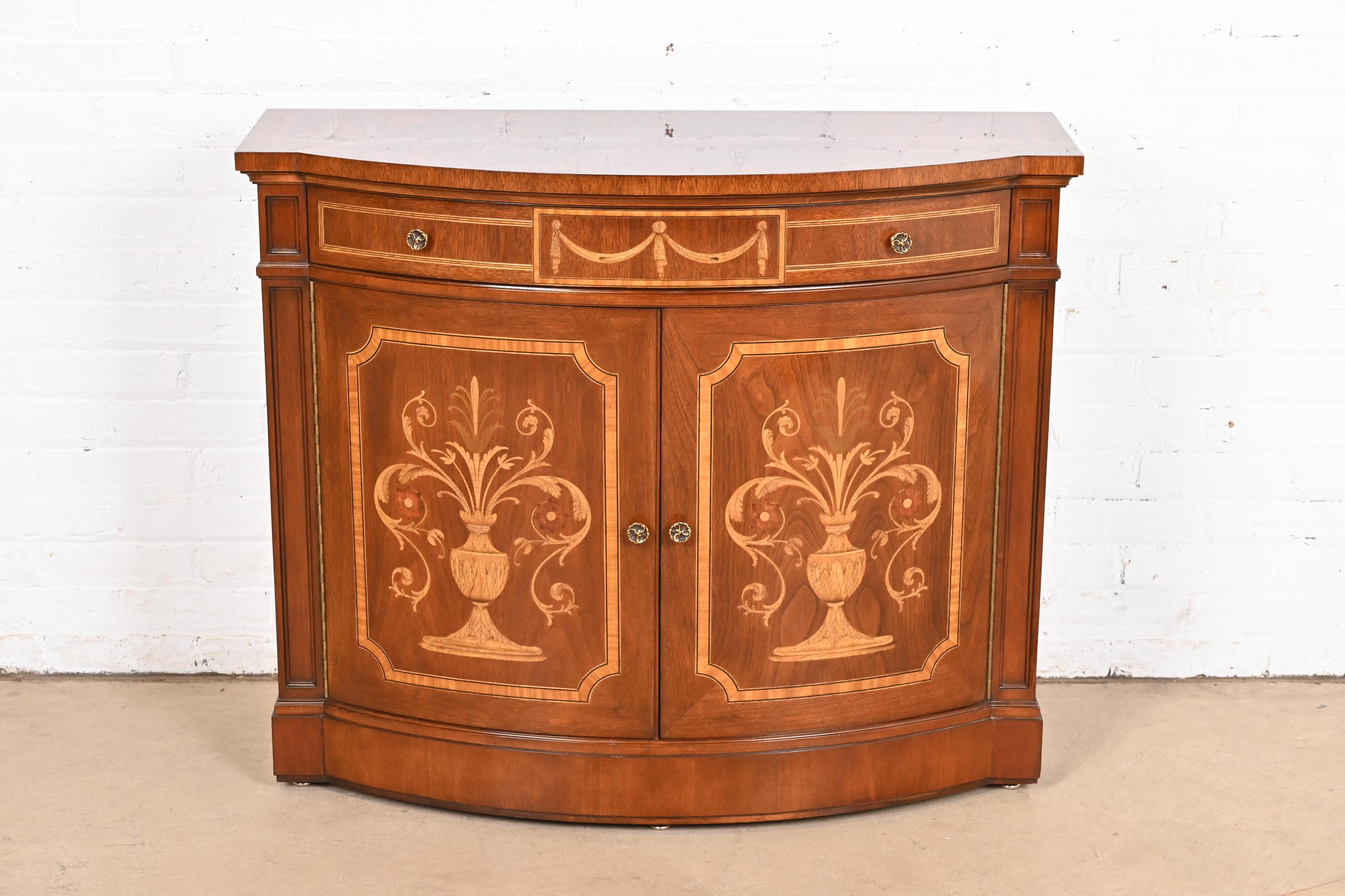 Karges Französisch Regency Louis XVI Mahagoni Intarsien-Buffetserviergeschirr mit Intarsien (Neoklassisch) im Angebot