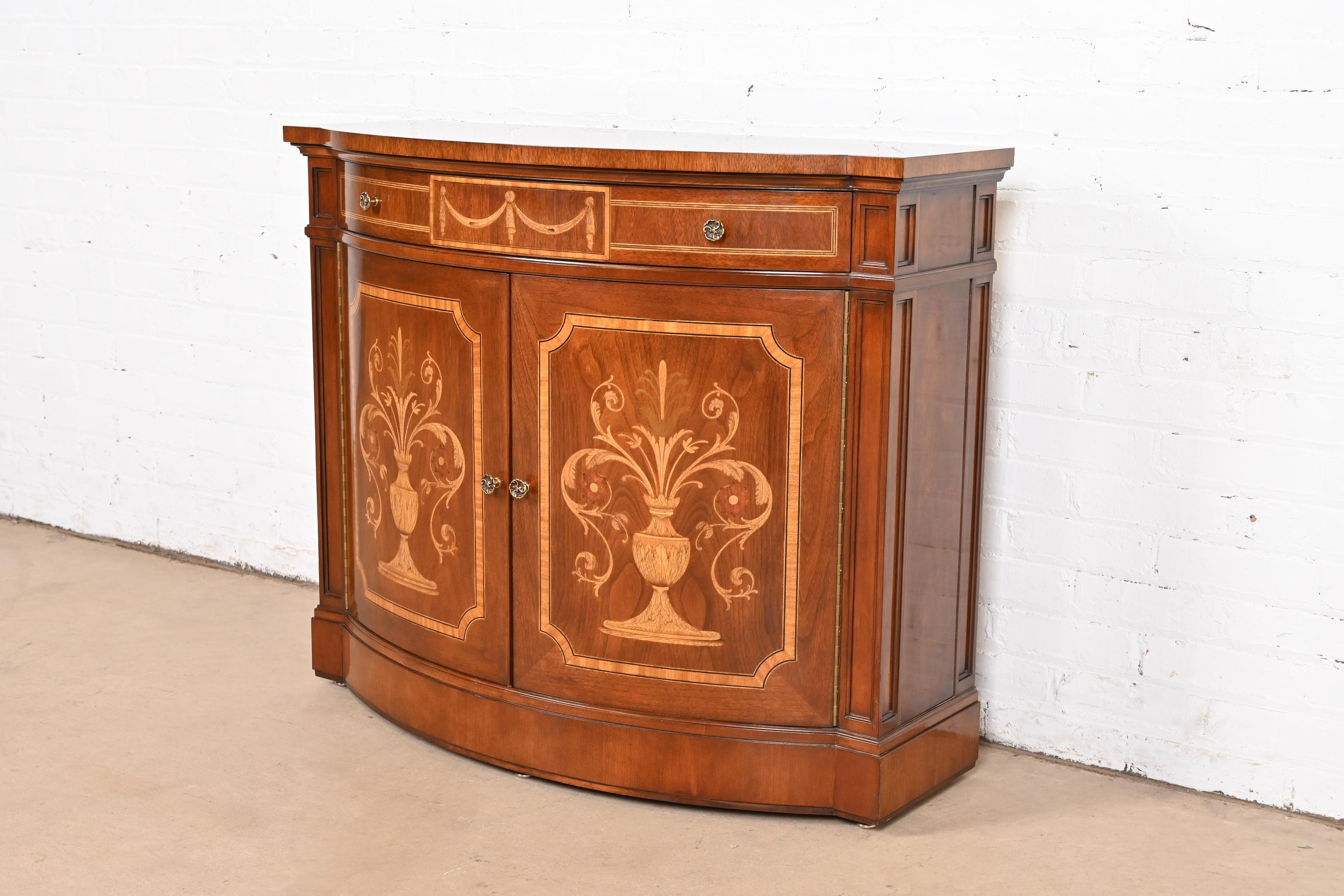 Karges Französisch Regency Louis XVI Mahagoni Intarsien-Buffetserviergeschirr mit Intarsien (amerikanisch) im Angebot