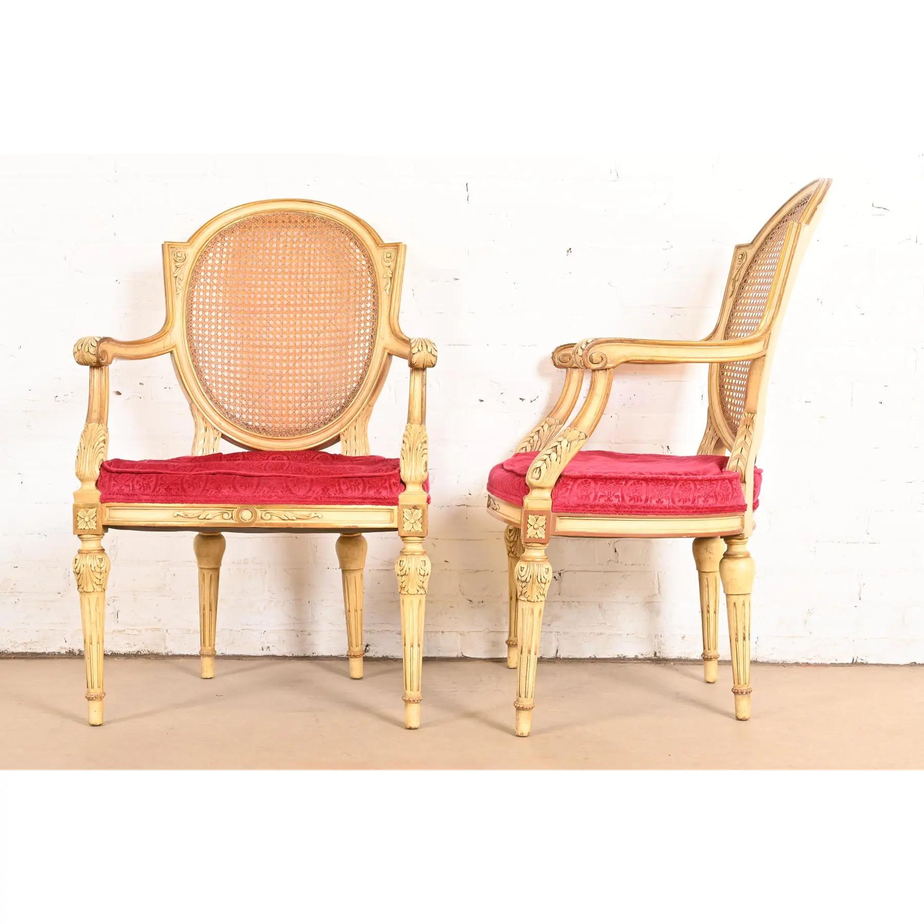 Karges Chaises de salle à manger Louis XVI Régence française à dossier canné en noyer parcellaire peint en vente 4