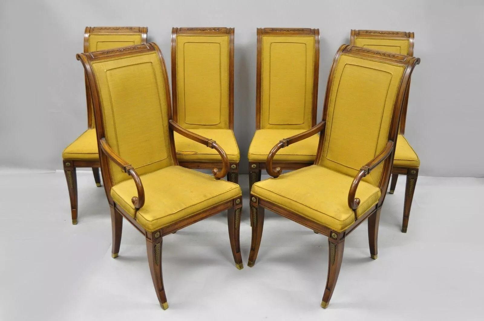 Set di 6 sedie da pranzo in legno di noce con gambe a sciabola in stile reggenza francese di Karges. Il set comprende (2) poltrone, (4) sedie laterali, bronzo ormolu, struttura in legno massiccio, dettagli ben intagliati, etichetta originale,