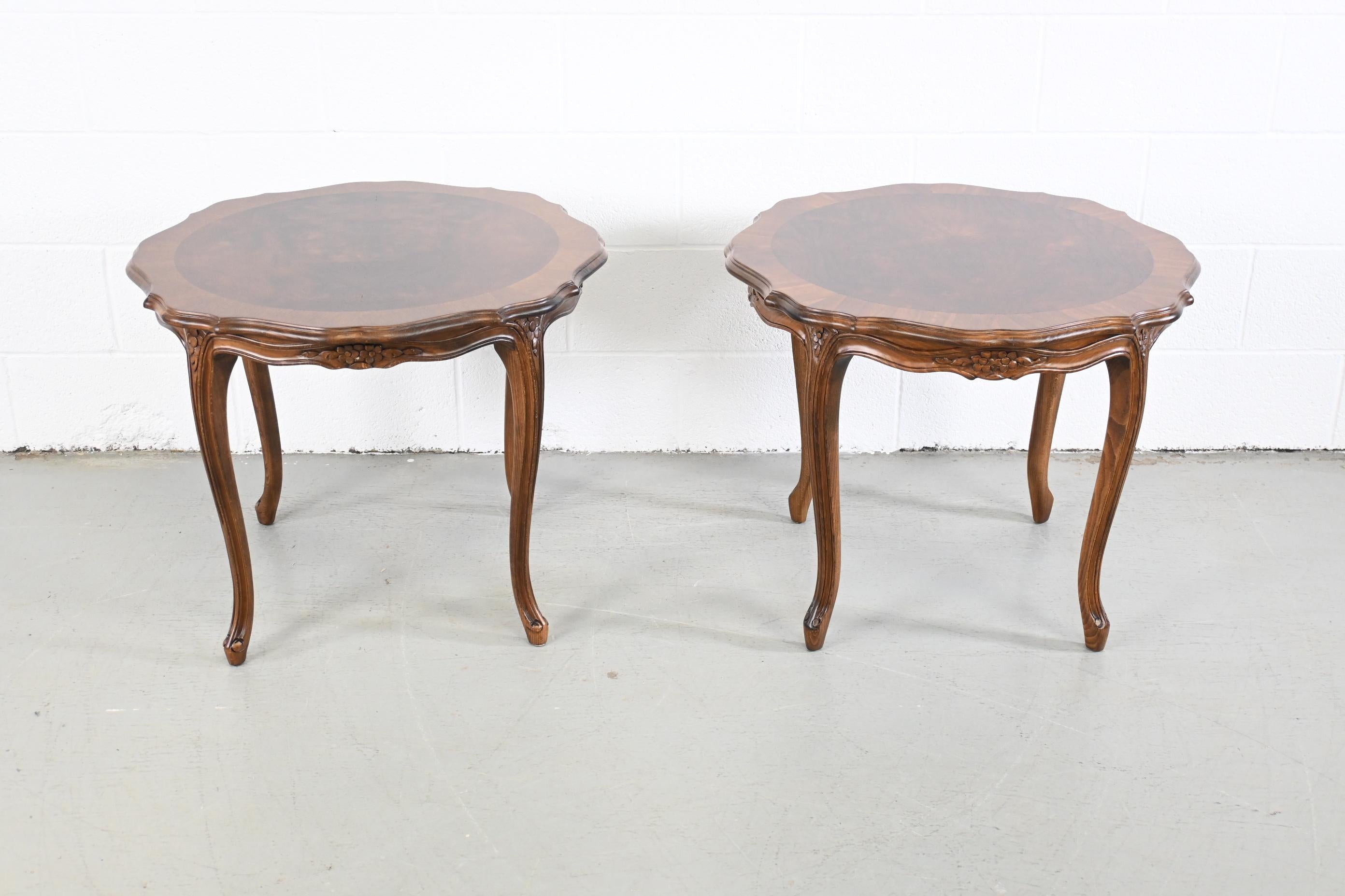 Karges Furniture French Provincial Burled walnut side or end tables, a pair

Karges Furniture, USA, 1980s

Measures: 27.75 Wide x 27.75 Deep x 22.25 High.

French provincial style carved pair of side or end tables with burled walnut