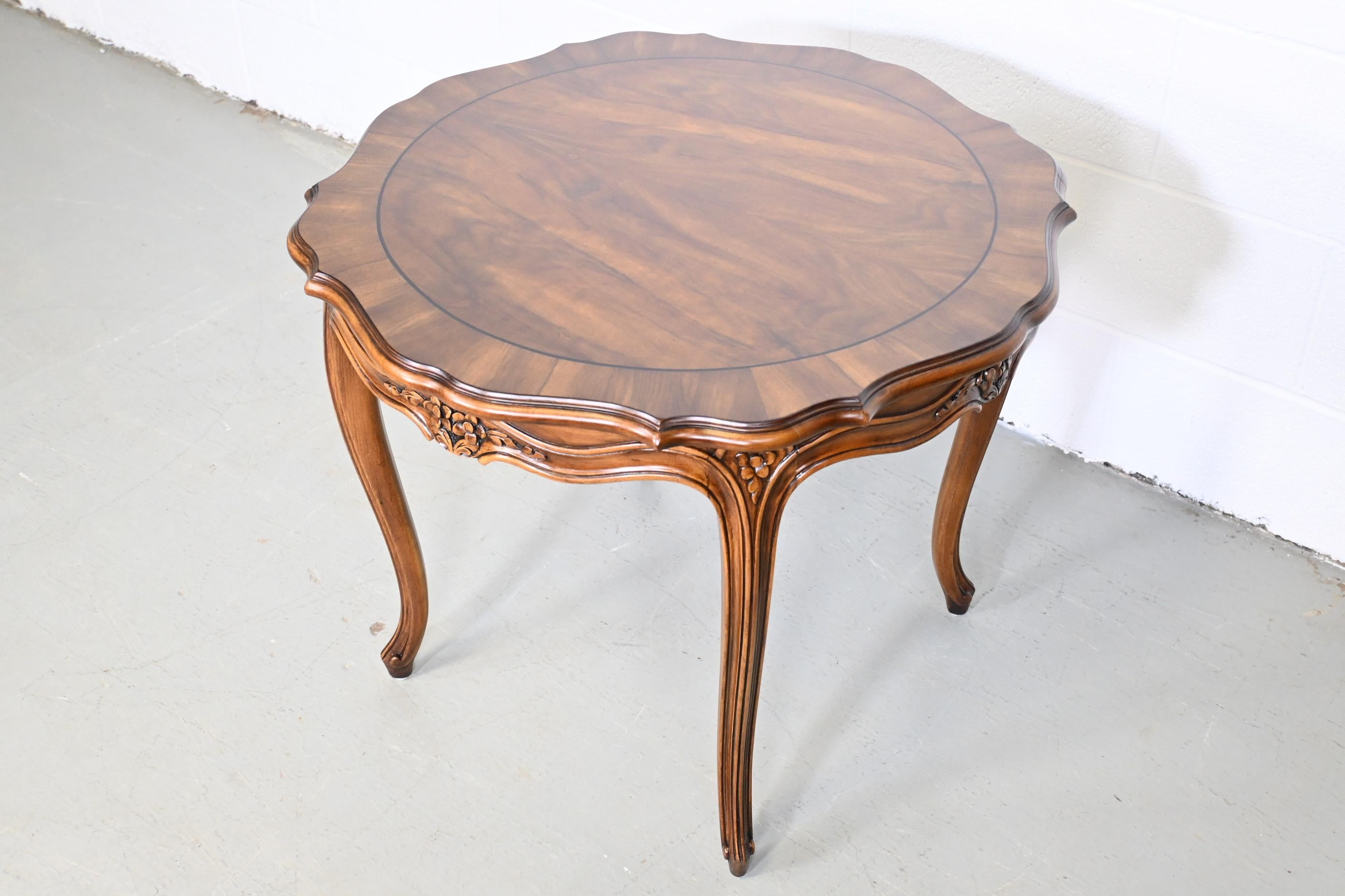 Karges Carved French Provincial side or end table

Karges Furniture, USA, 1970s

Measures: 27.5 Wide x 27.5 Deep x 23.37 High.

French Carved Round Side or End table.

Professionally restored with wear from age.