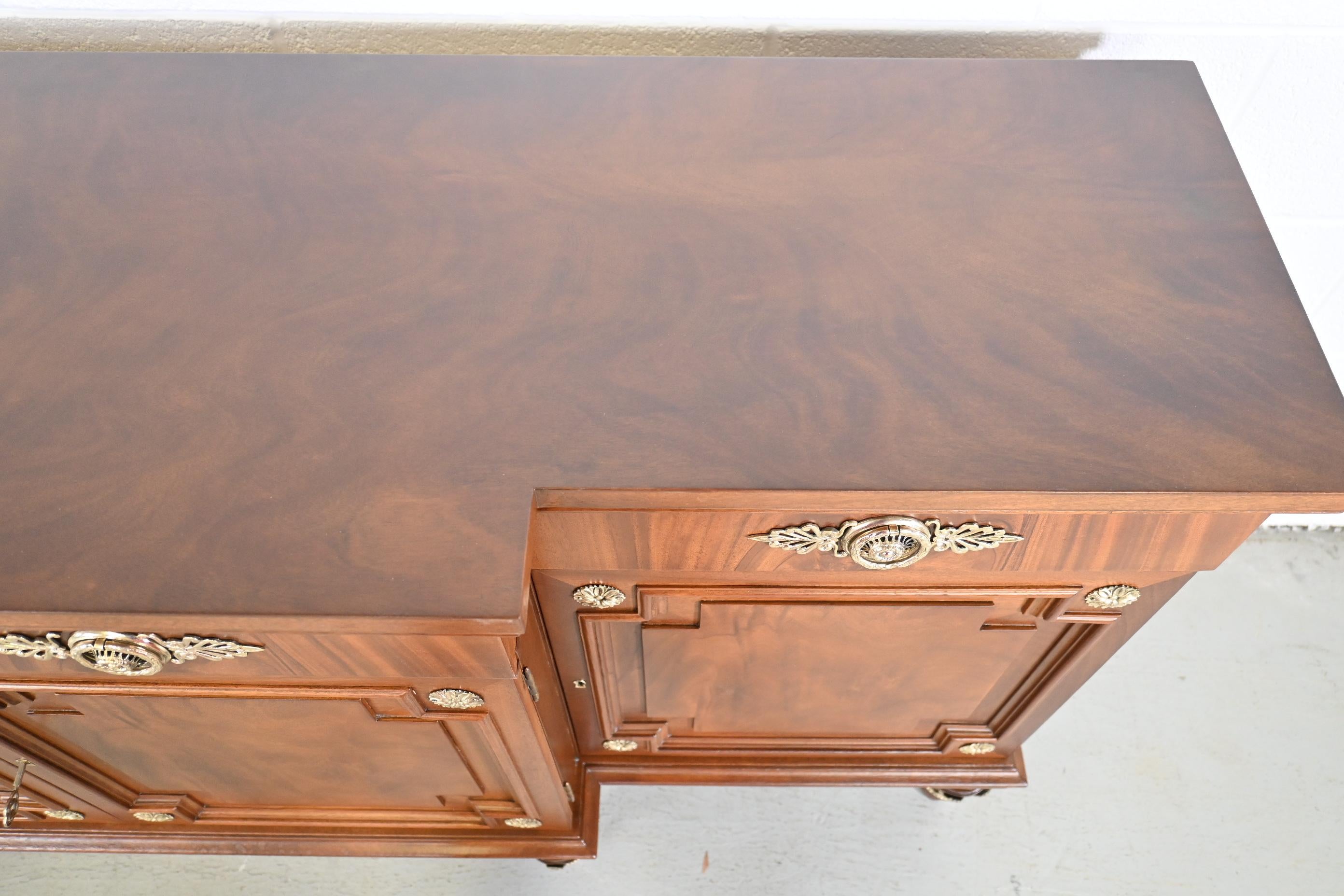 Karges Furniture French Regency Style Sideboard Credenza In Good Condition For Sale In Morgan, UT