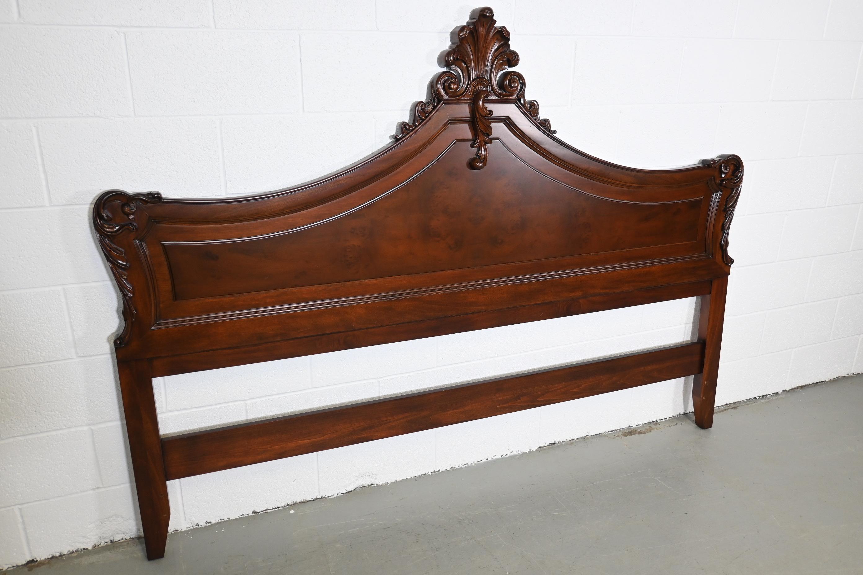 Karges Rococo French style burl wood king headboard.

Karges, USA, 1980s.

Measures: 80