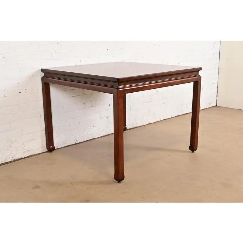 Metà XX secolo Karges Furniture Tavolo da gioco Hollywood Regency Chinoiserie, appena rifinito in vendita