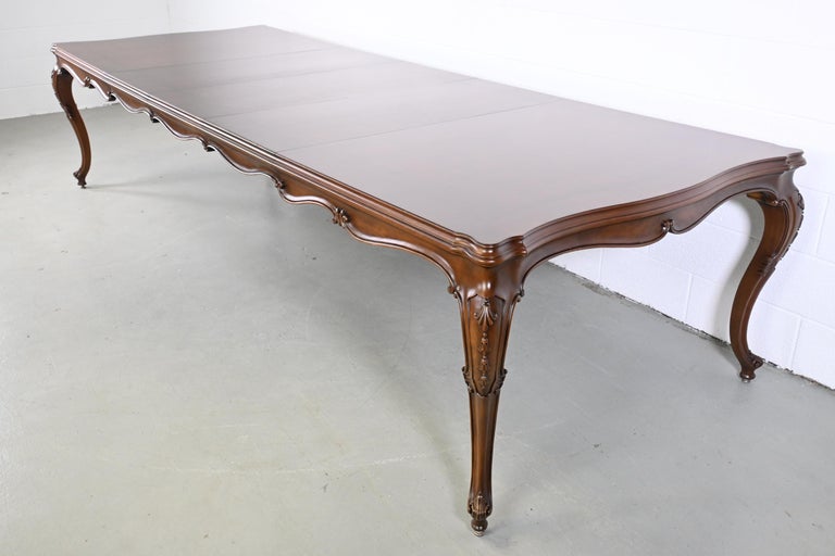 Karges Furniture Louis XV Style French Provincial Extension Dining Table In Good Condition For Sale In Morgan, UT
