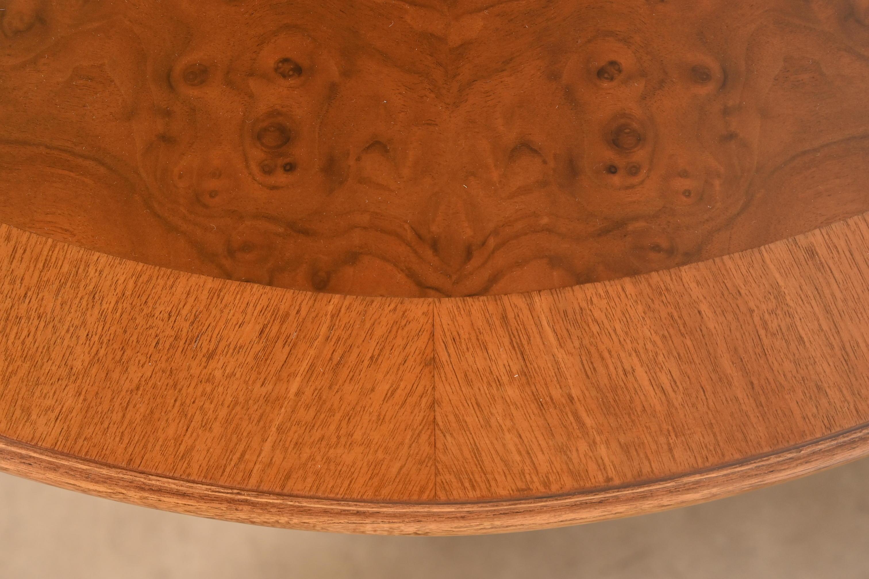 Karges Italian Provincial Burled Walnut Double Pedestal Extension Dining Table en vente 3